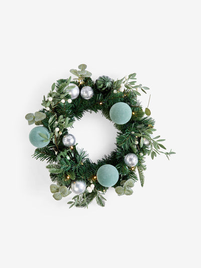Next Grün beleuchteter künstlicher Christbaumkugel-Kranz 48cm x 48cm- Jetzt online bei McGrocer kaufen