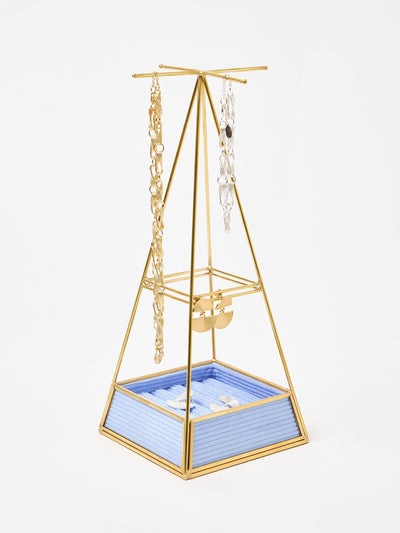 Support à bijoux pyramide en verre bleu et velours doré par Oliver Bonas
