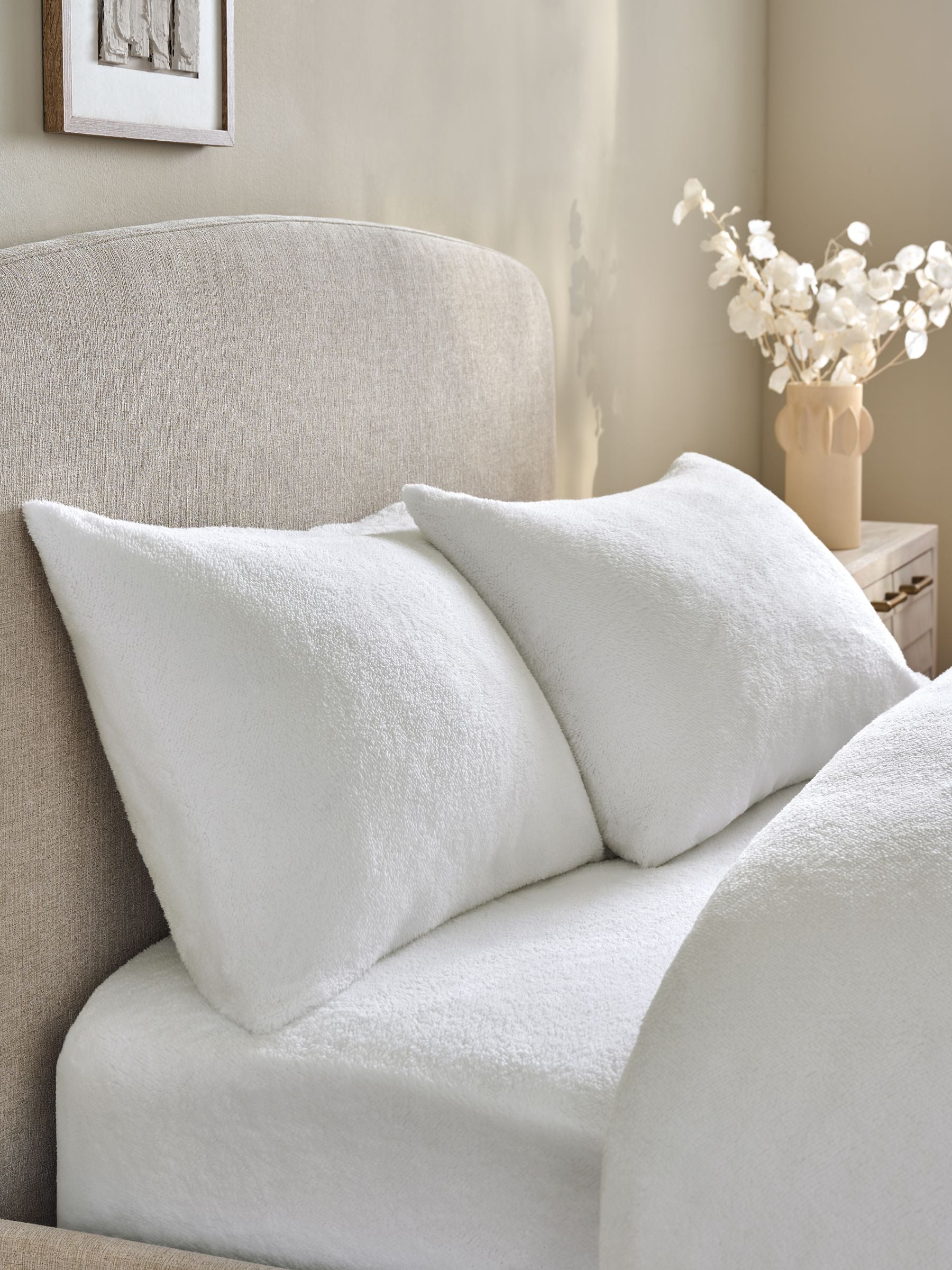 White teddy fleece pillowcases set of 2, UK version