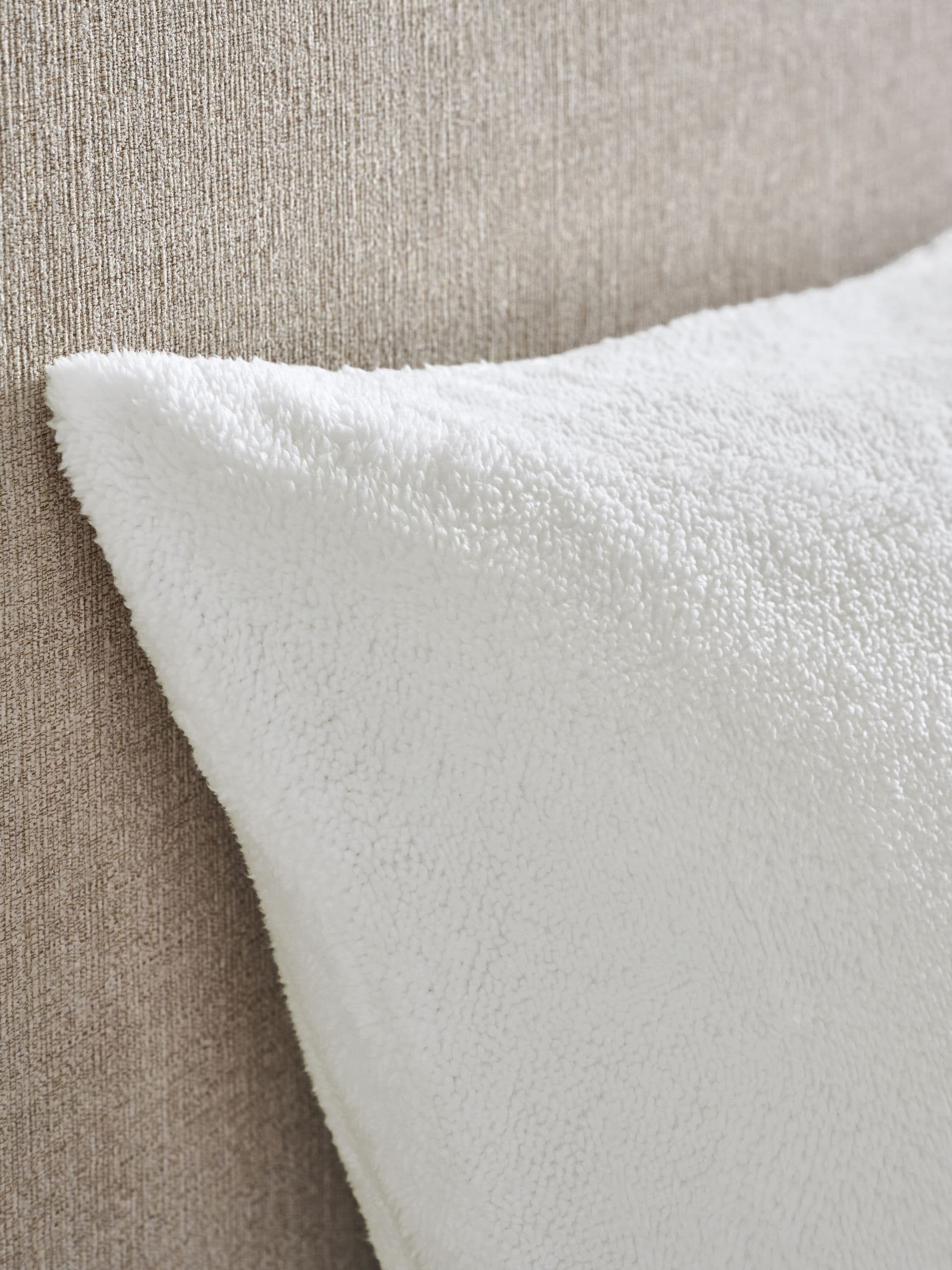 White teddy fleece pillowcases set of 2, UK version
