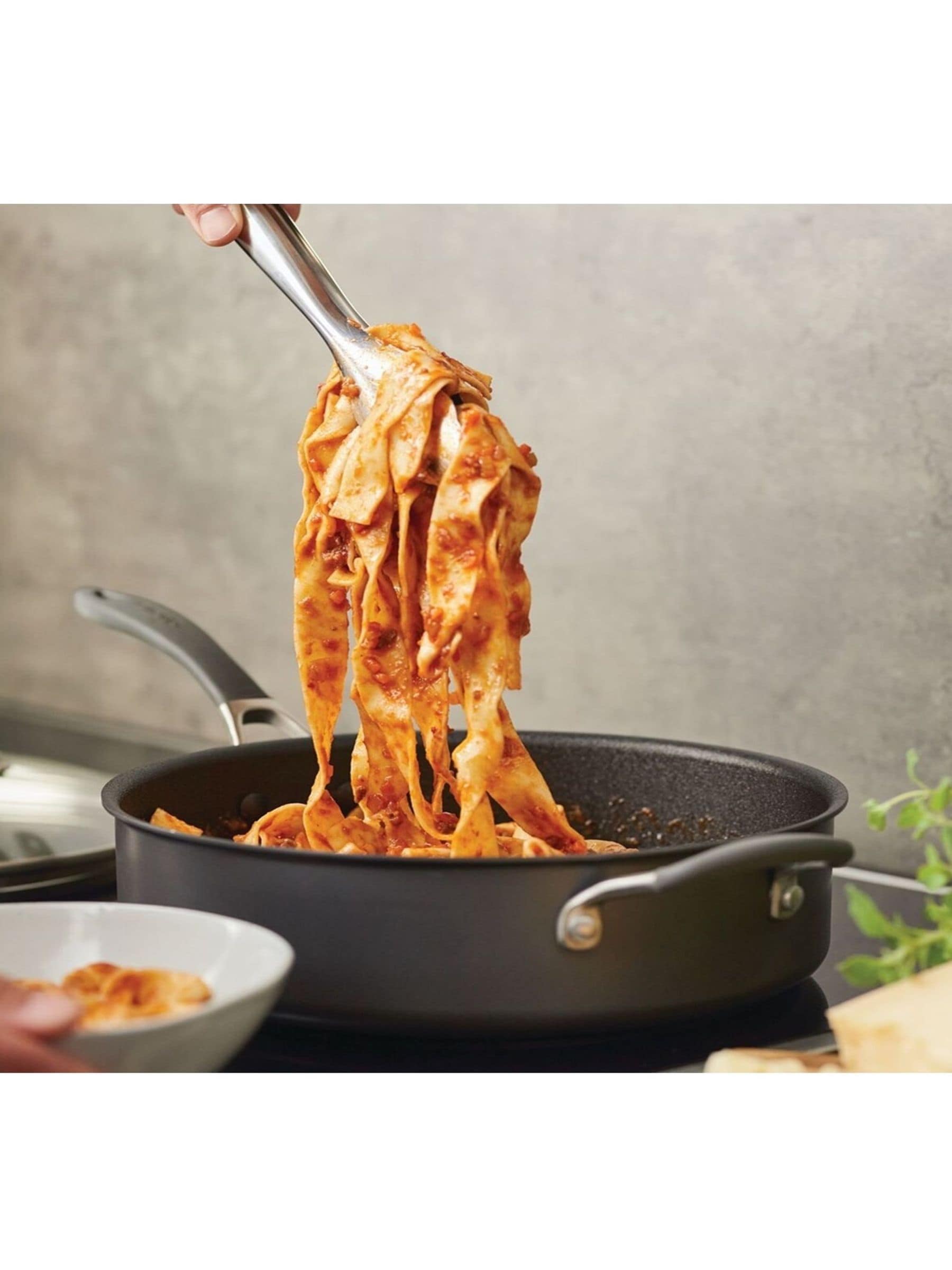 Circulon ScratchDefense Extreme non-stick saute pan 28cm, UK version