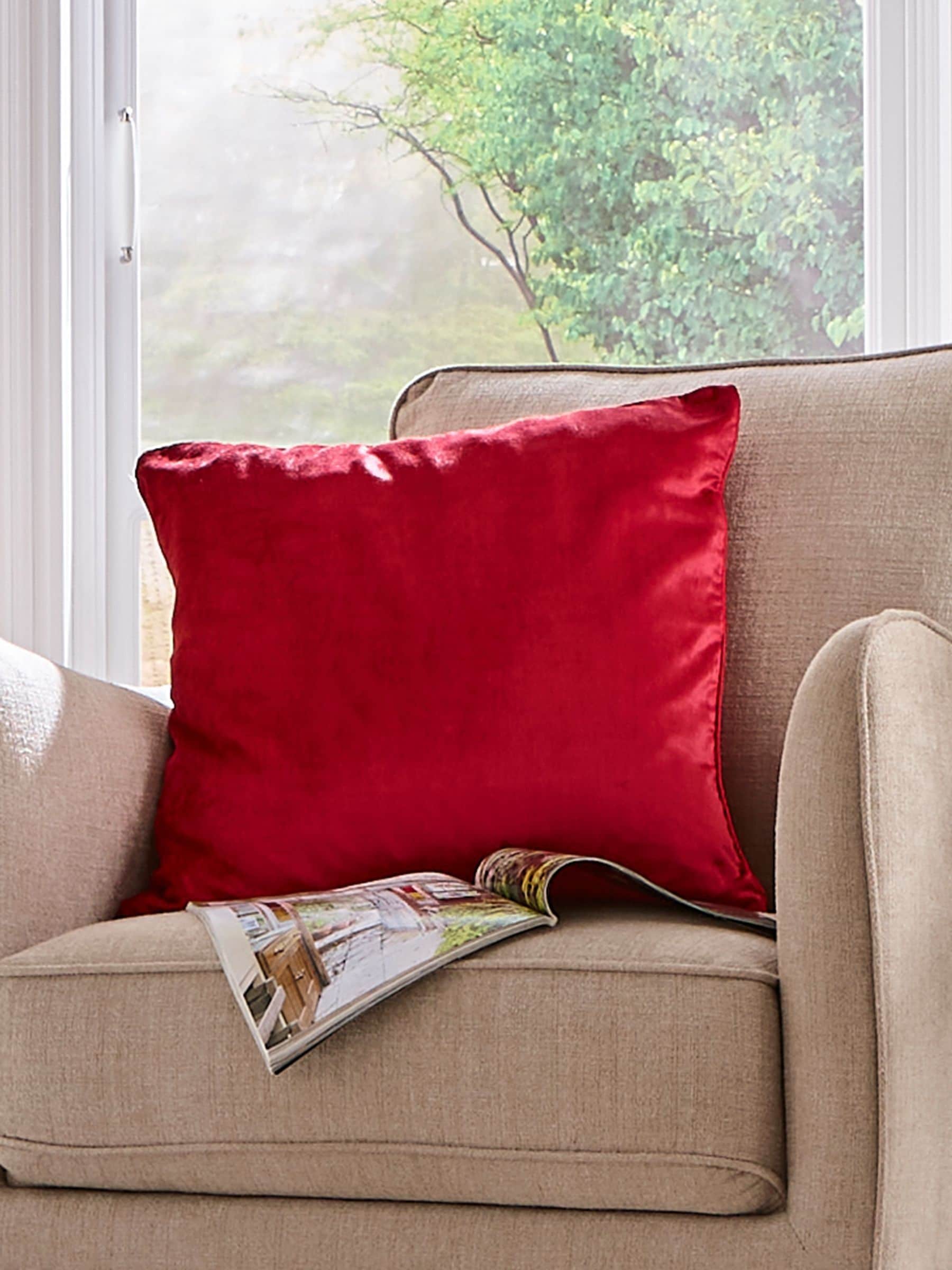 Laura Ashley cushion Red Cranberry Nigella 50cm, UK version
