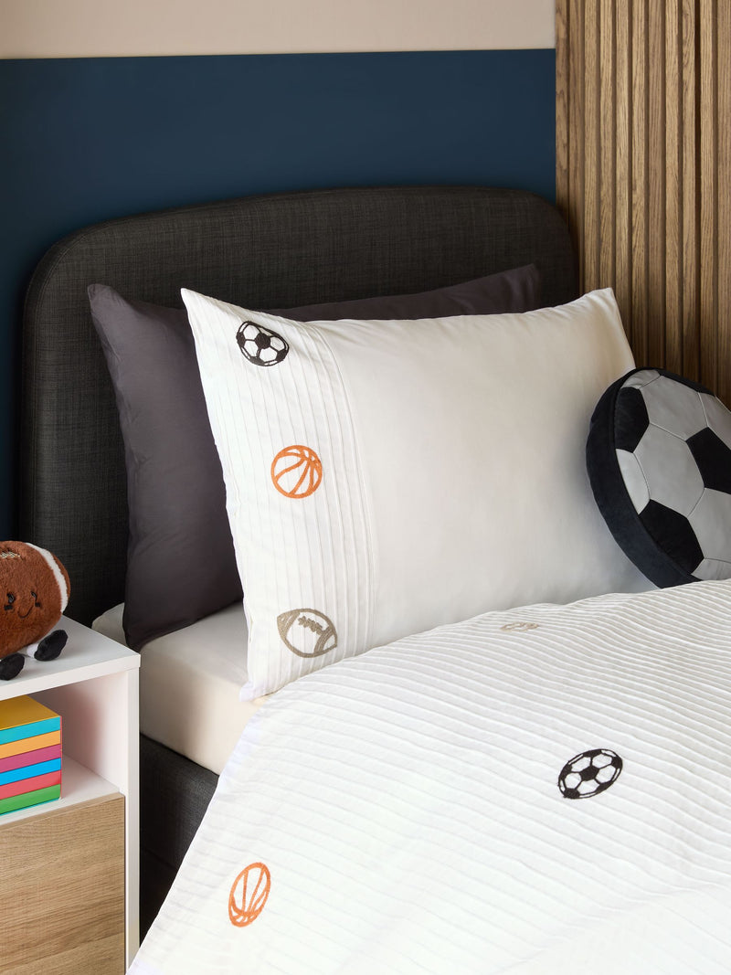 Pleated embroidered sports duvet cover and pillowcase set, imported from the UK