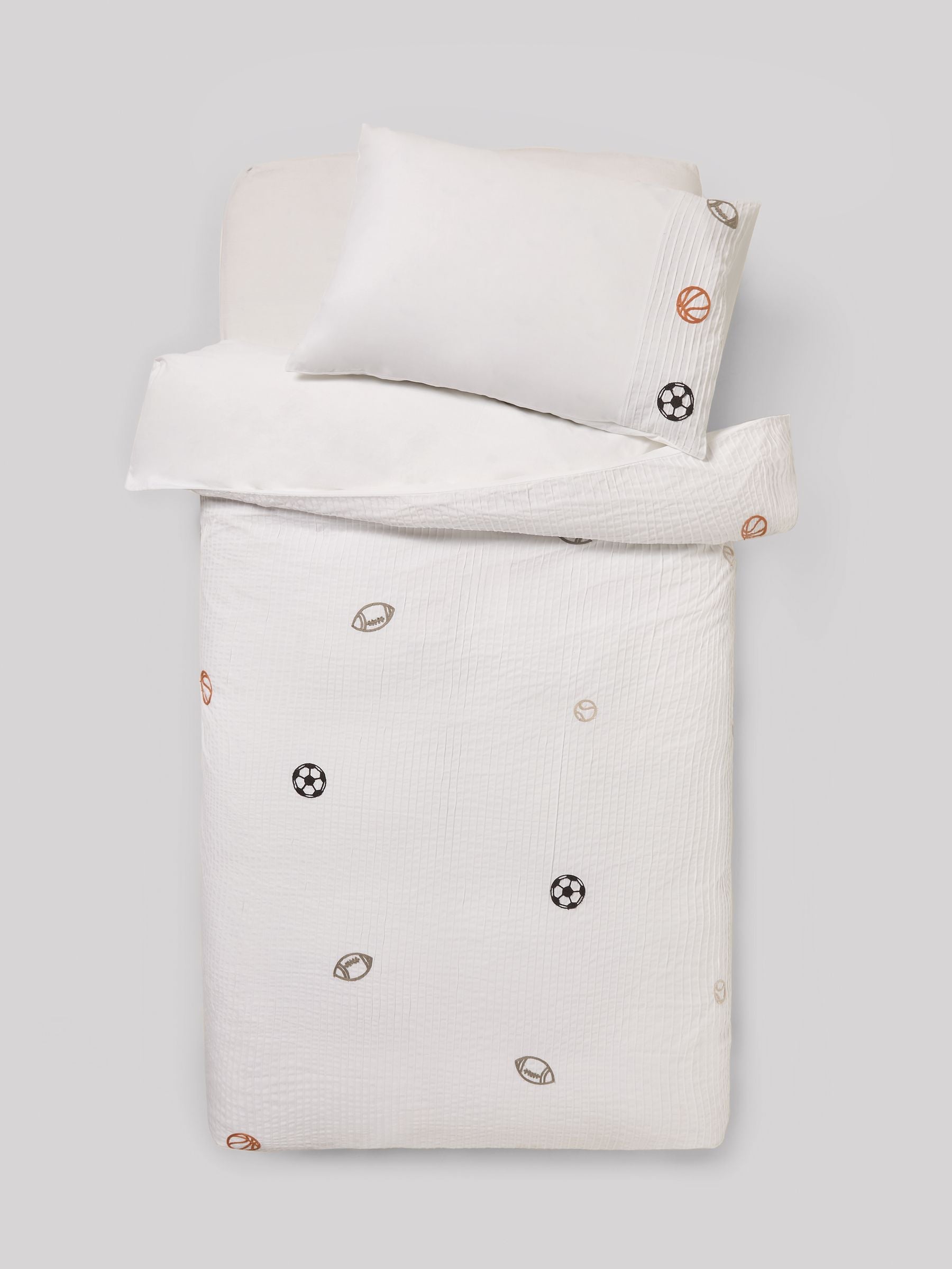 Pleated embroidered sports duvet cover and pillowcase set, imported from the UK