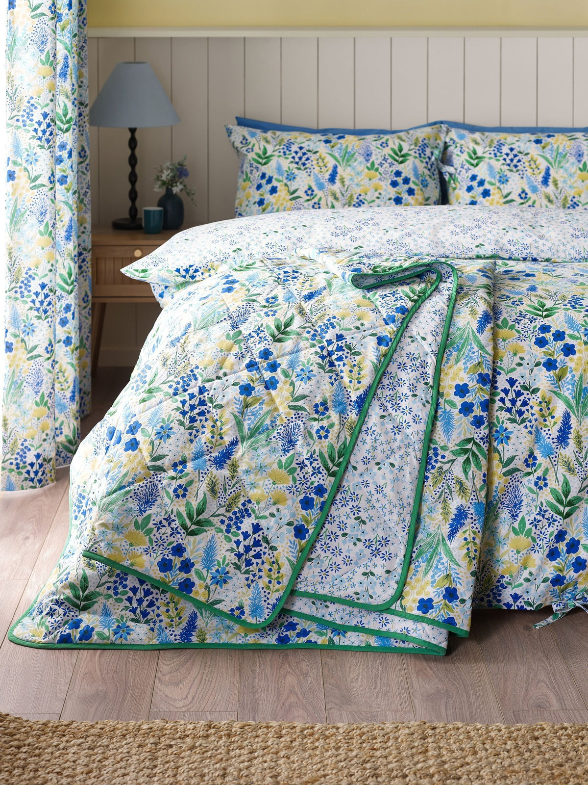 Catherine Lansfield blue floral reversible bedspread large - British product
