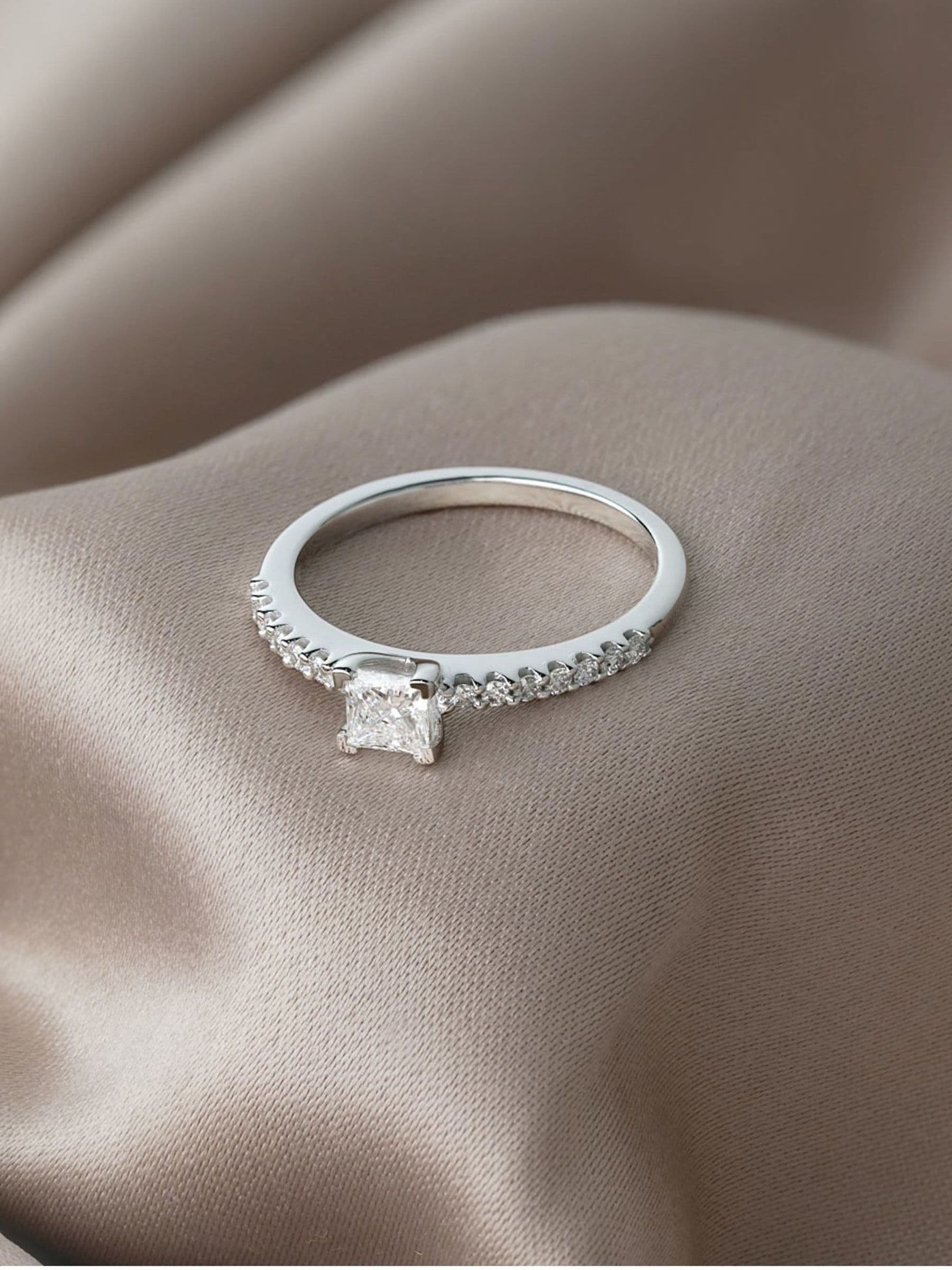 The Diamond Store Ella Halo Ring 0.55ct (British brand)