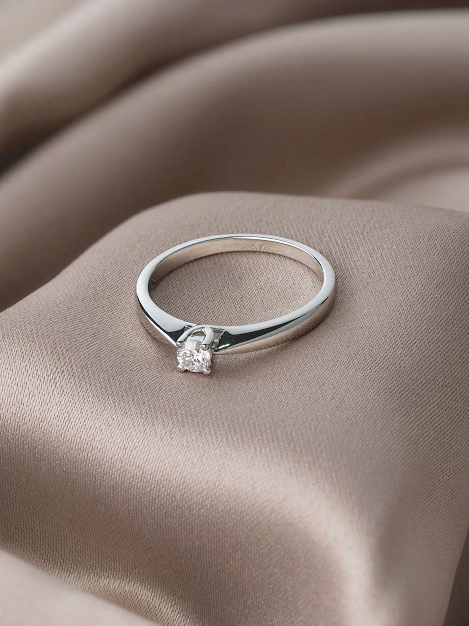 Diamond Store lab diamond engagement ring (British brand)