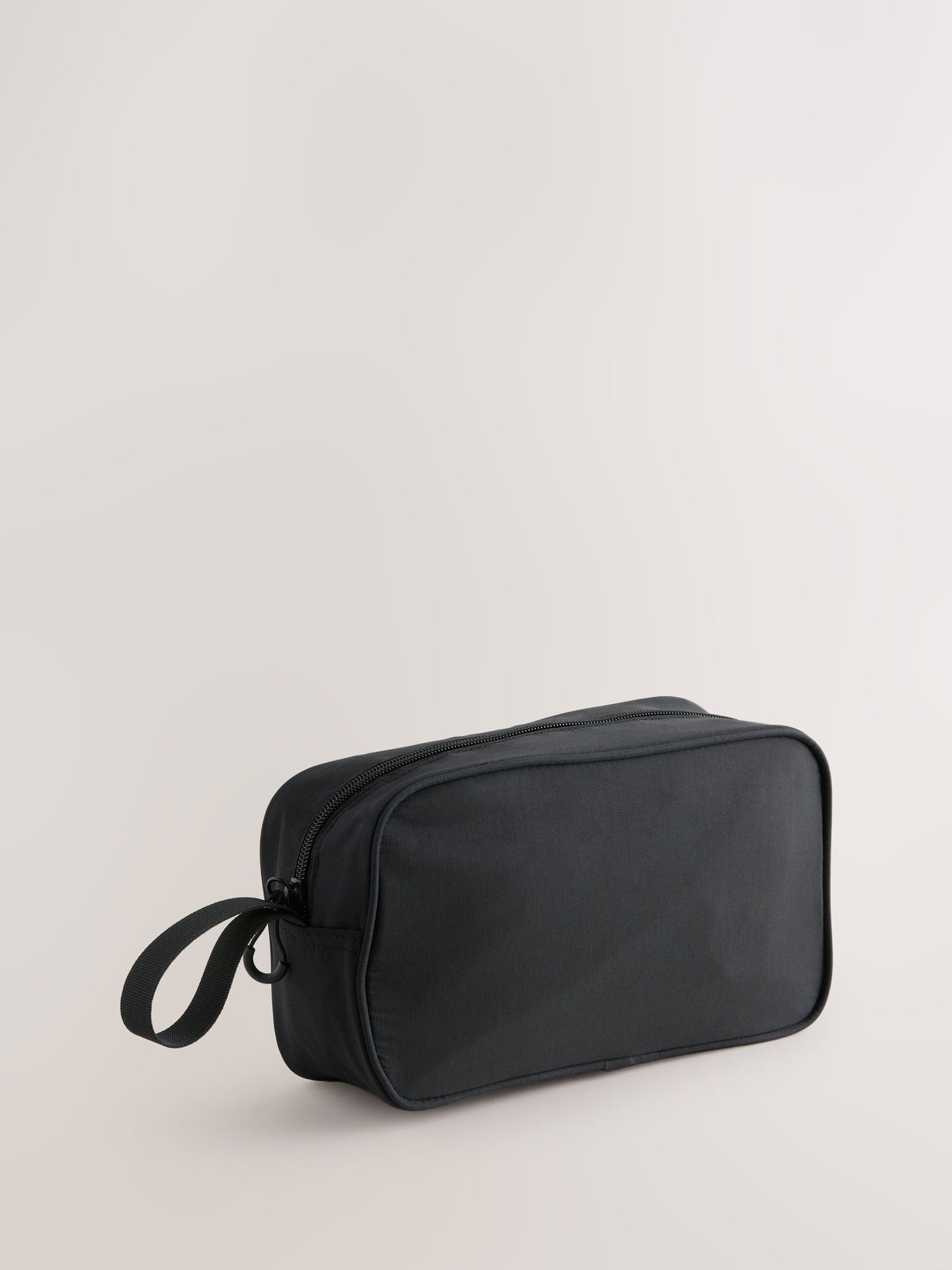 Black men's washbag with nylon and polyester lining (British brand)