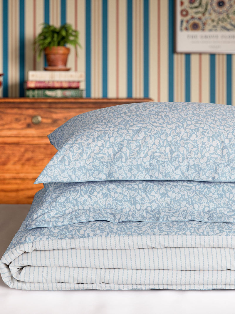 Joules Blue Fruity Ditsy duvet cover and pillowcase set, UK version