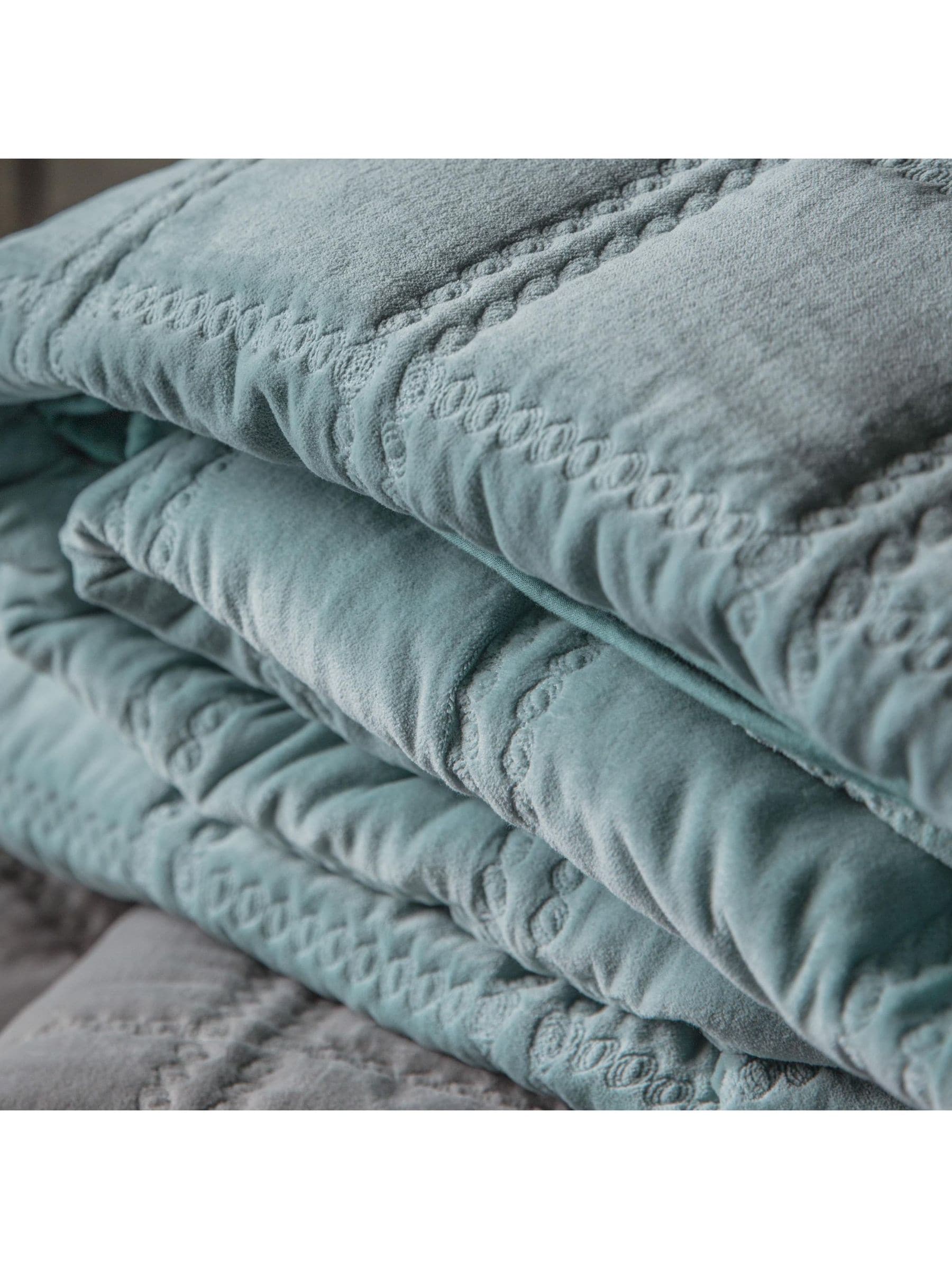 Gallery Home blue quilted velvet bedspread 260cm, UK version