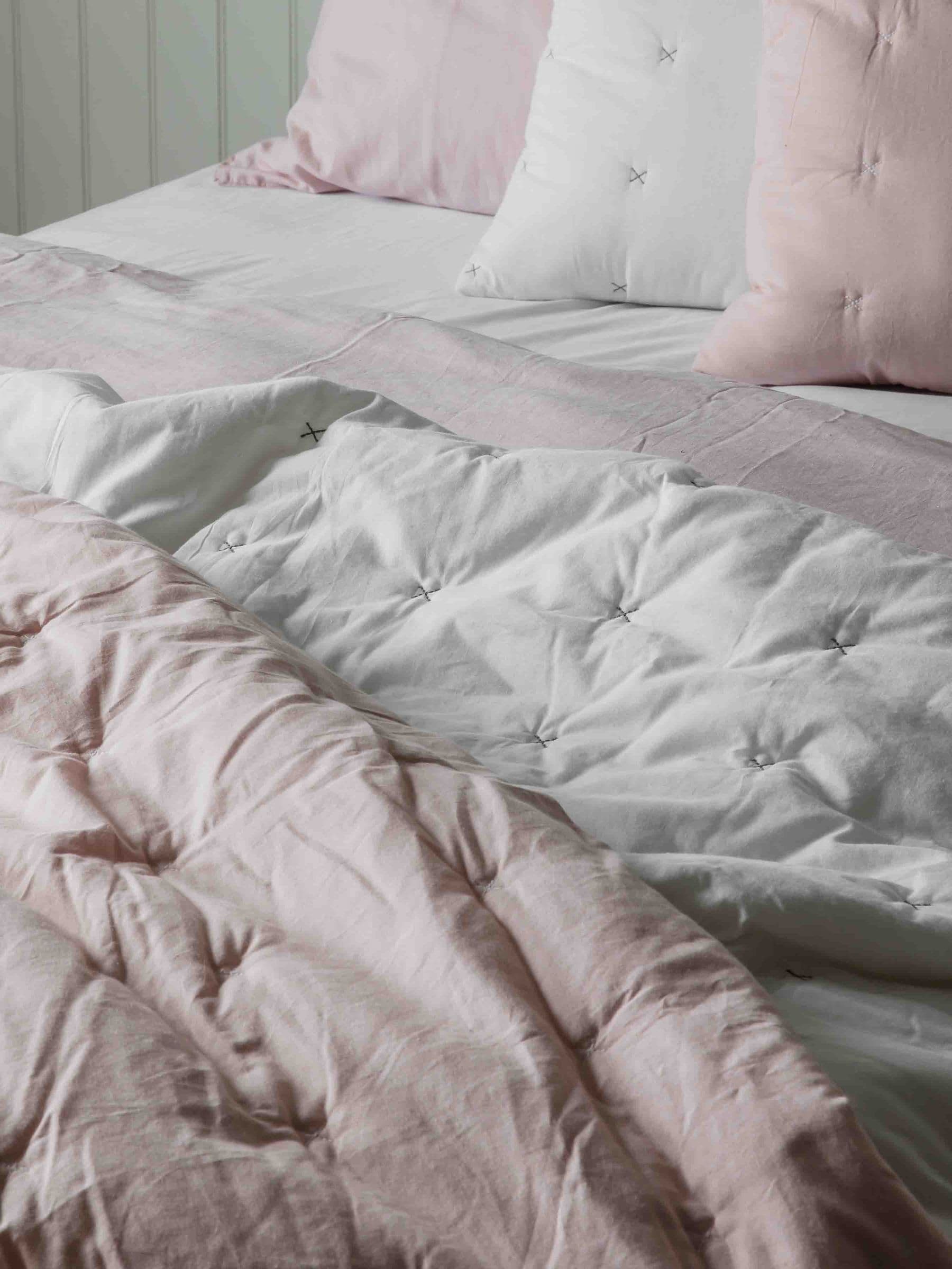 Gallery Home pink stitch cotton bedspread 260x240cm, imported from the UK