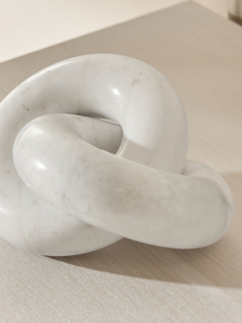 White Marble Knot Ornament 16cm (British brand)