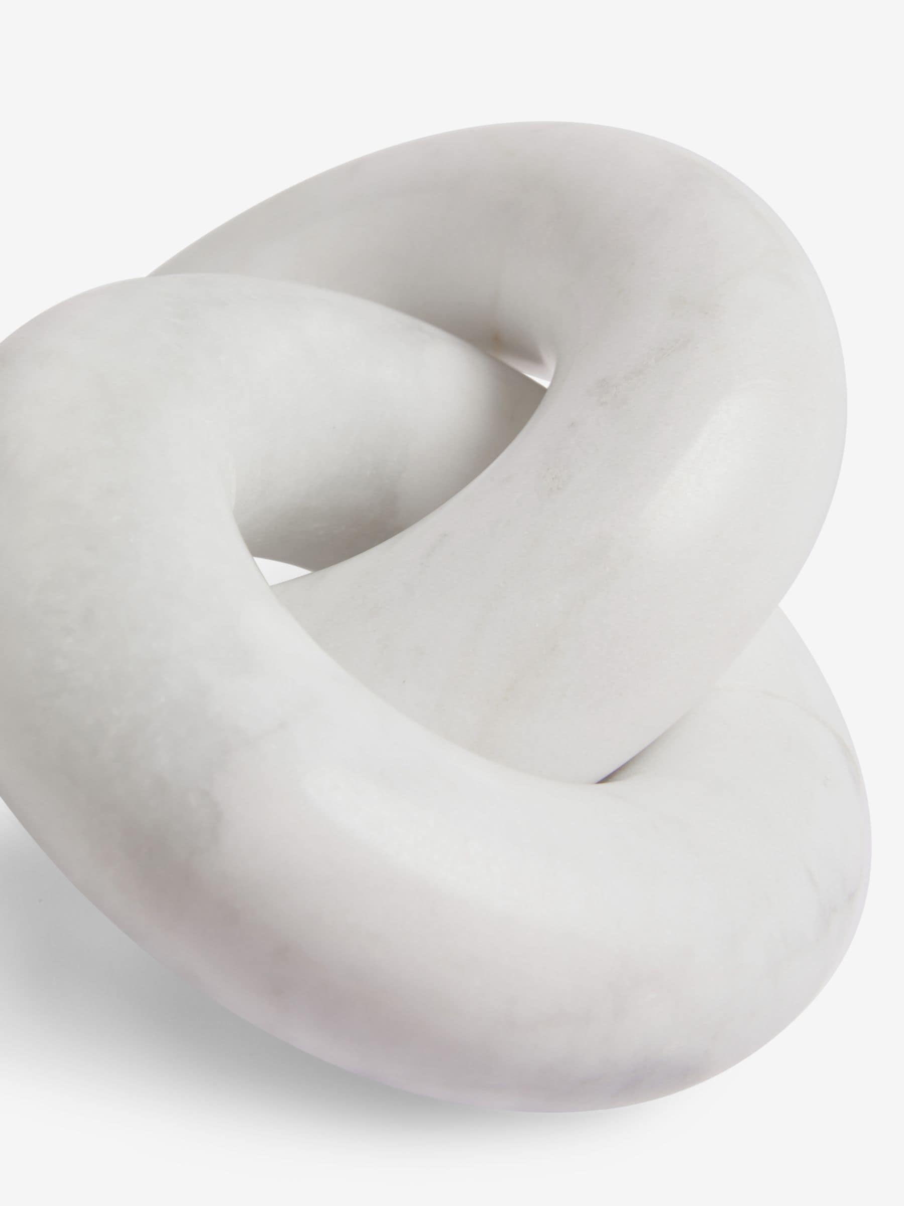 White Marble Knot Ornament 16cm (British brand)