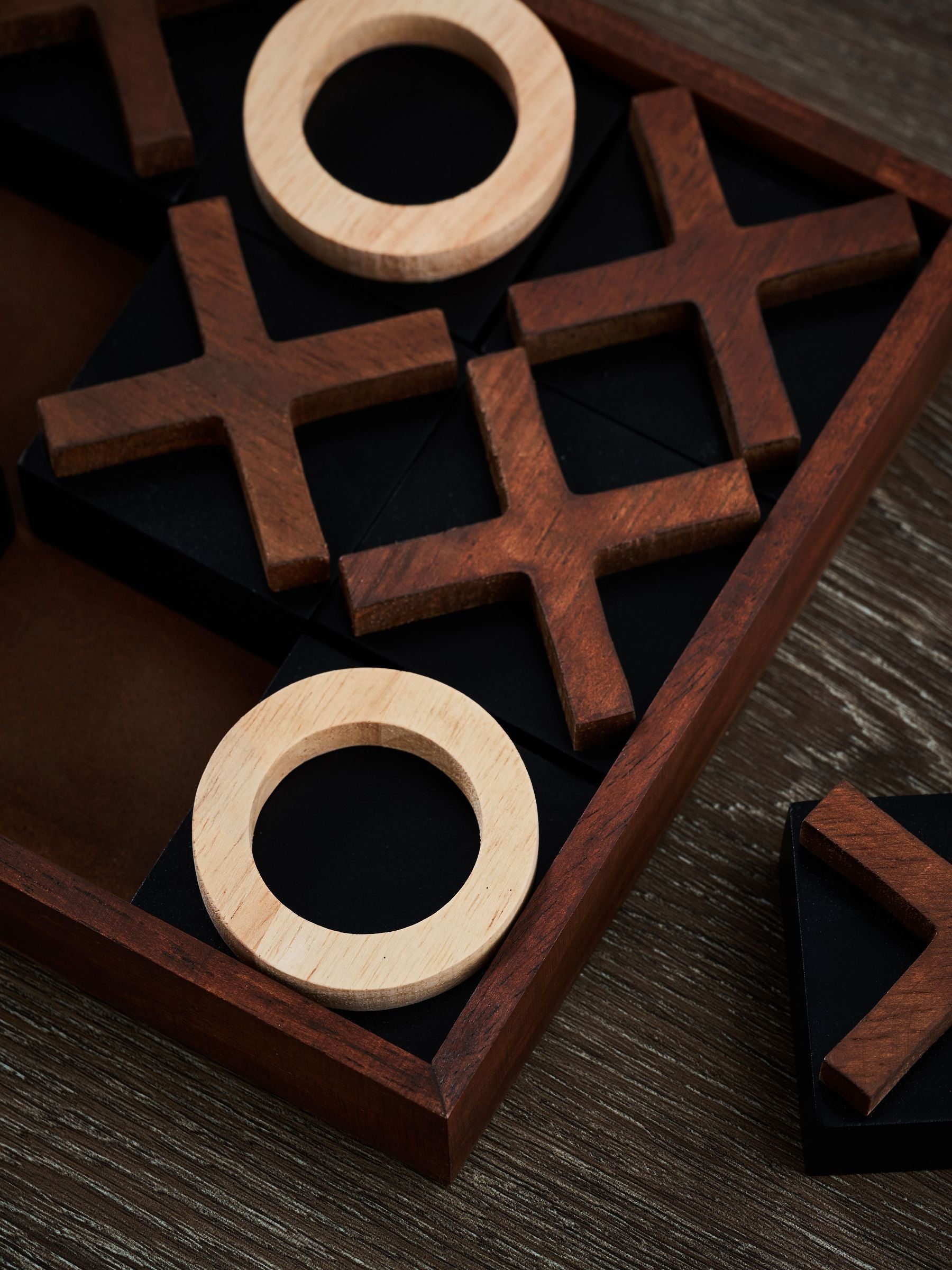 Brown Bronx wooden Noughts & Crosses game - British product