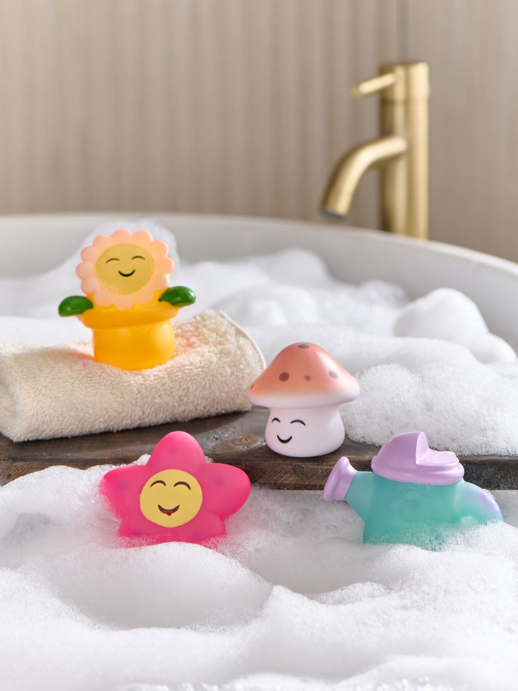 Colour changing bath buddies set of four flower garden British brand