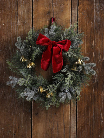 Laura Ashley grüner 40 cm vorbeleuchteter Kranz mit Glocken