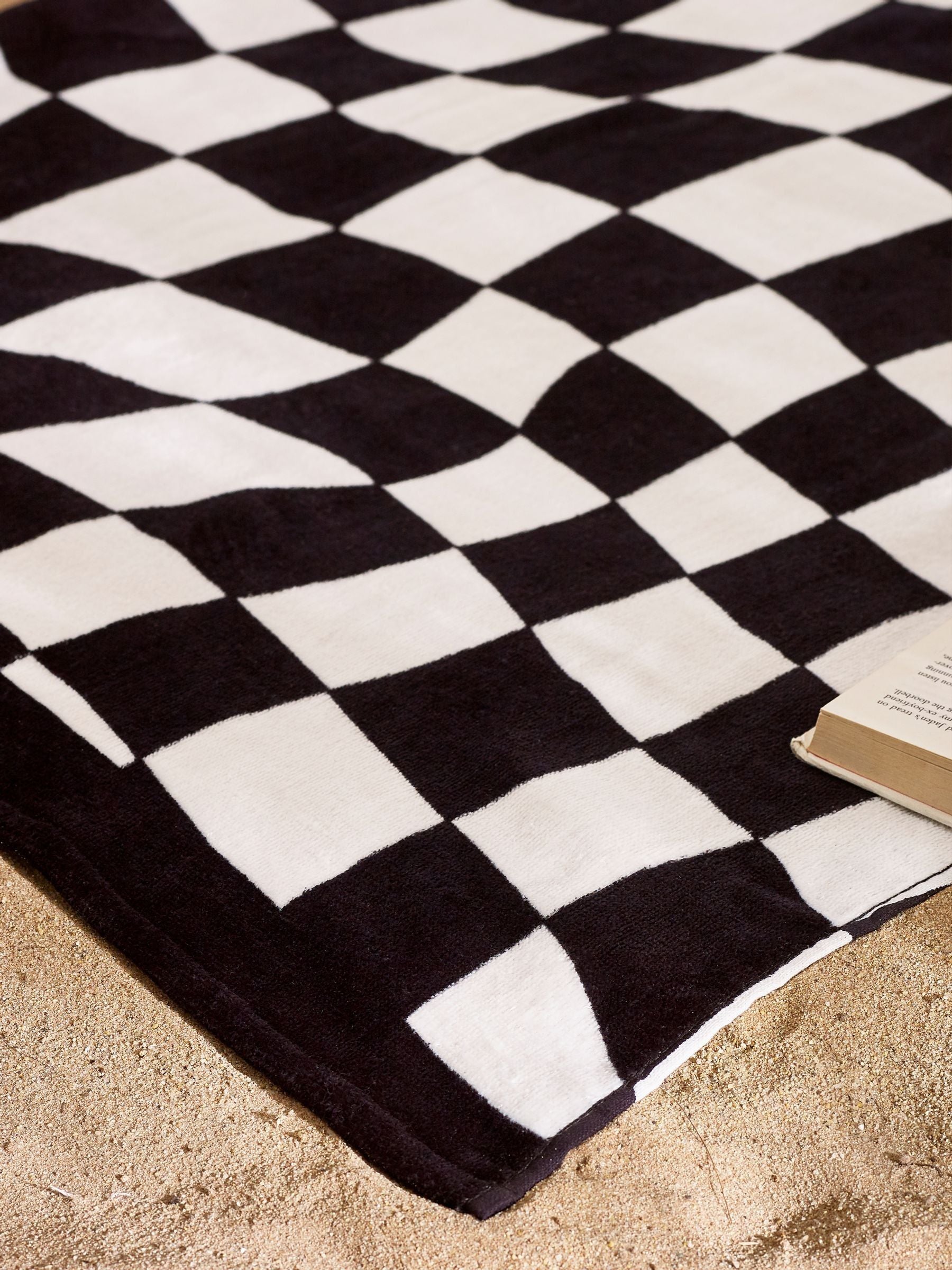 Catherine Lansfield checkerboard beach towel 76x160cm (British brand)
