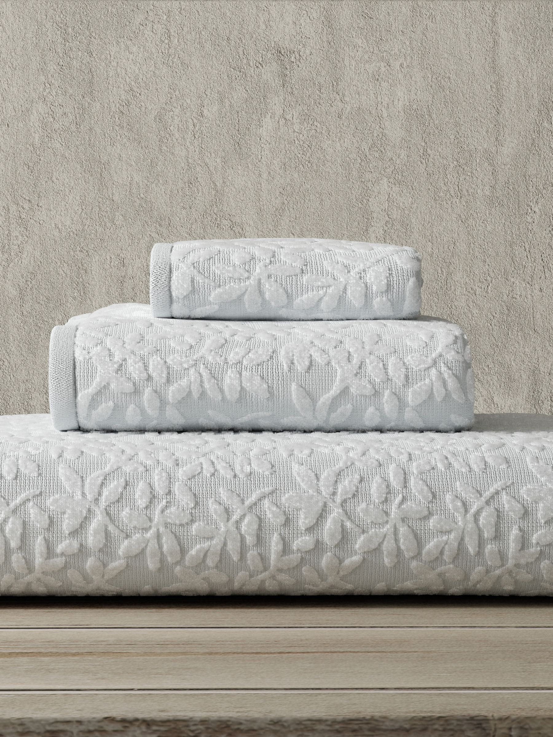 Vantona white jacquard leaf 500gsm cotton towel (British brand)