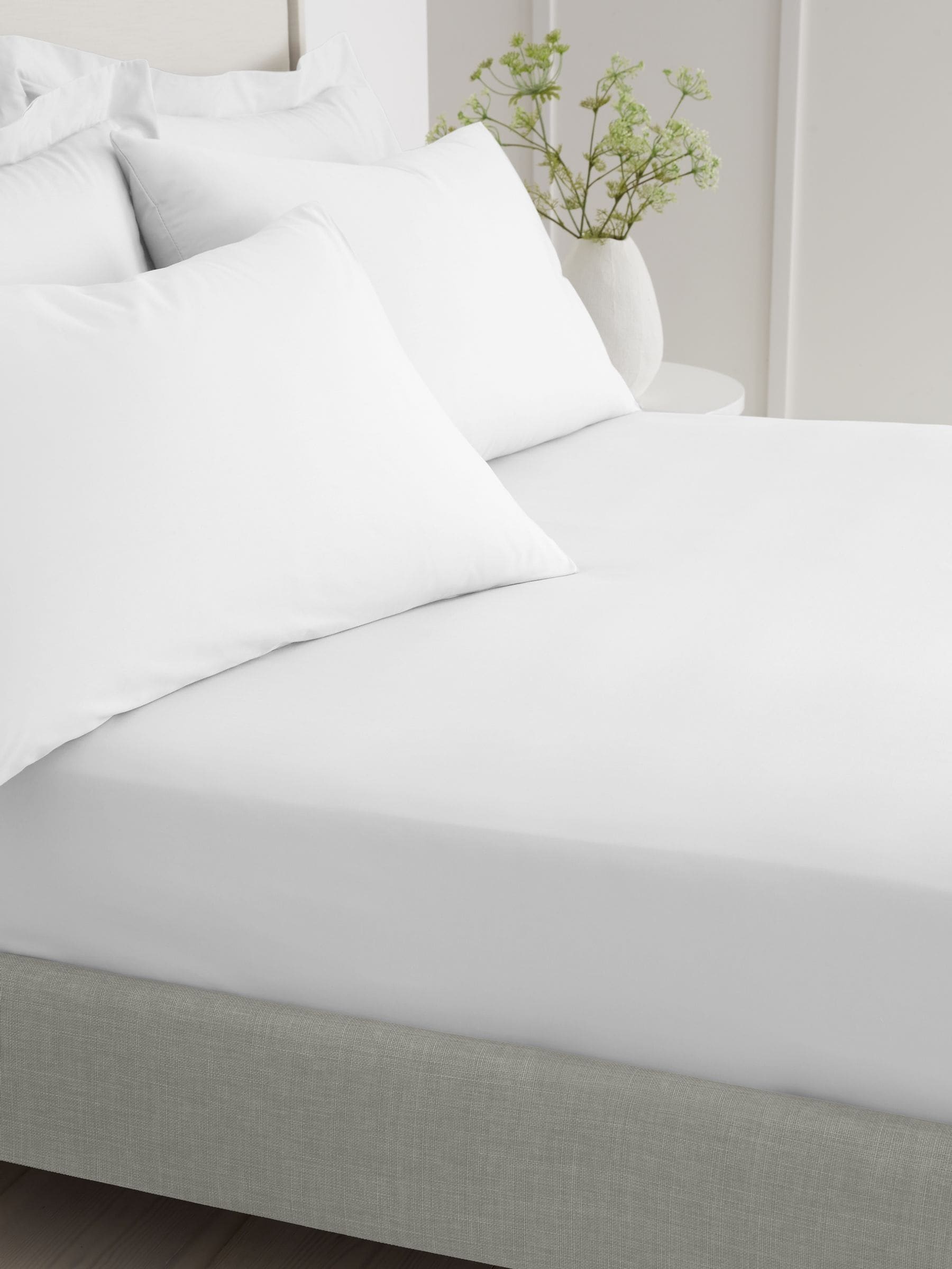 Bianca white cotton percale fitted sheet - British product