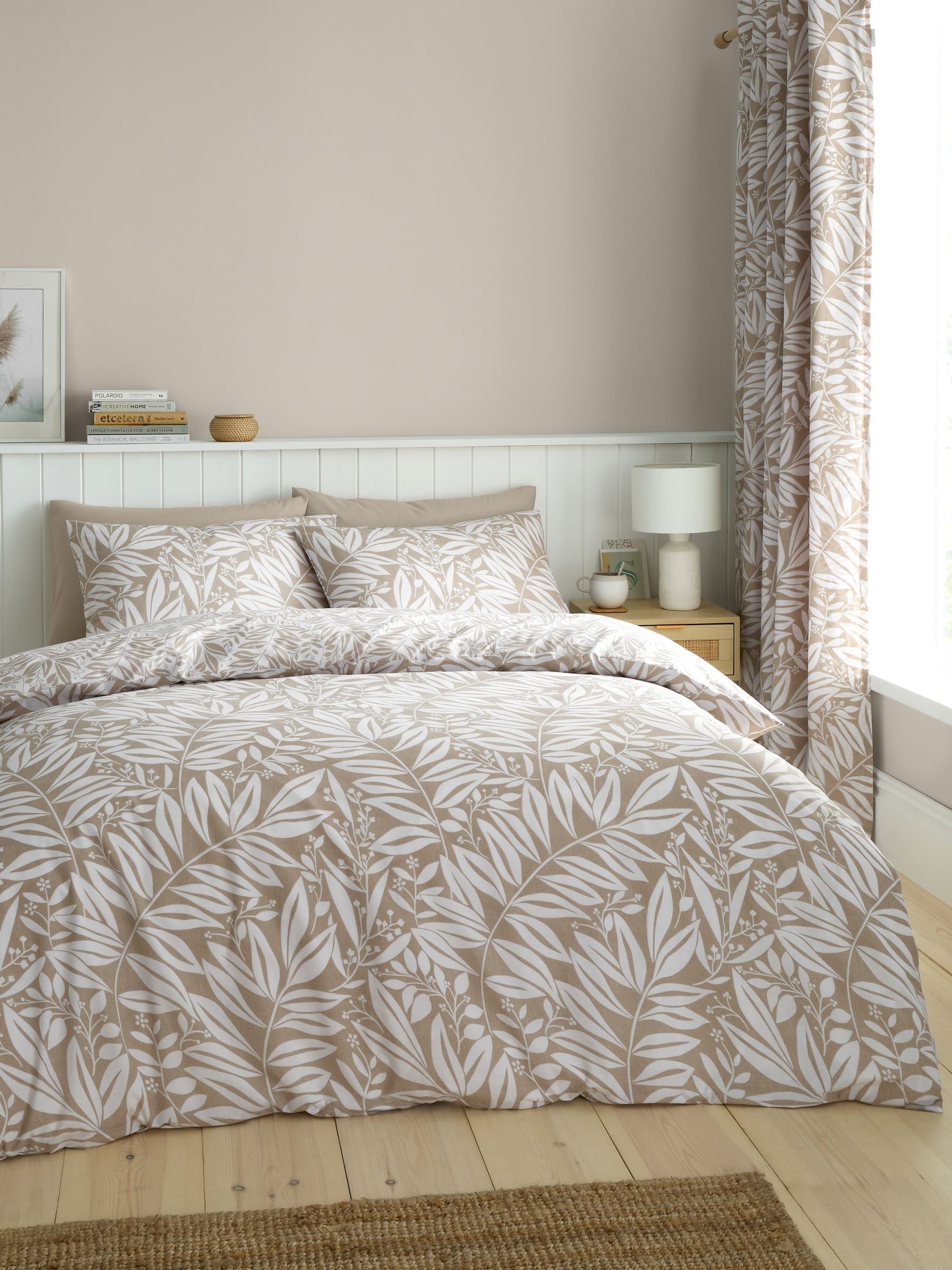Catherine Lansfield Natural Sorrel Leaf Floral Reversible Duvet Cover Set - British product