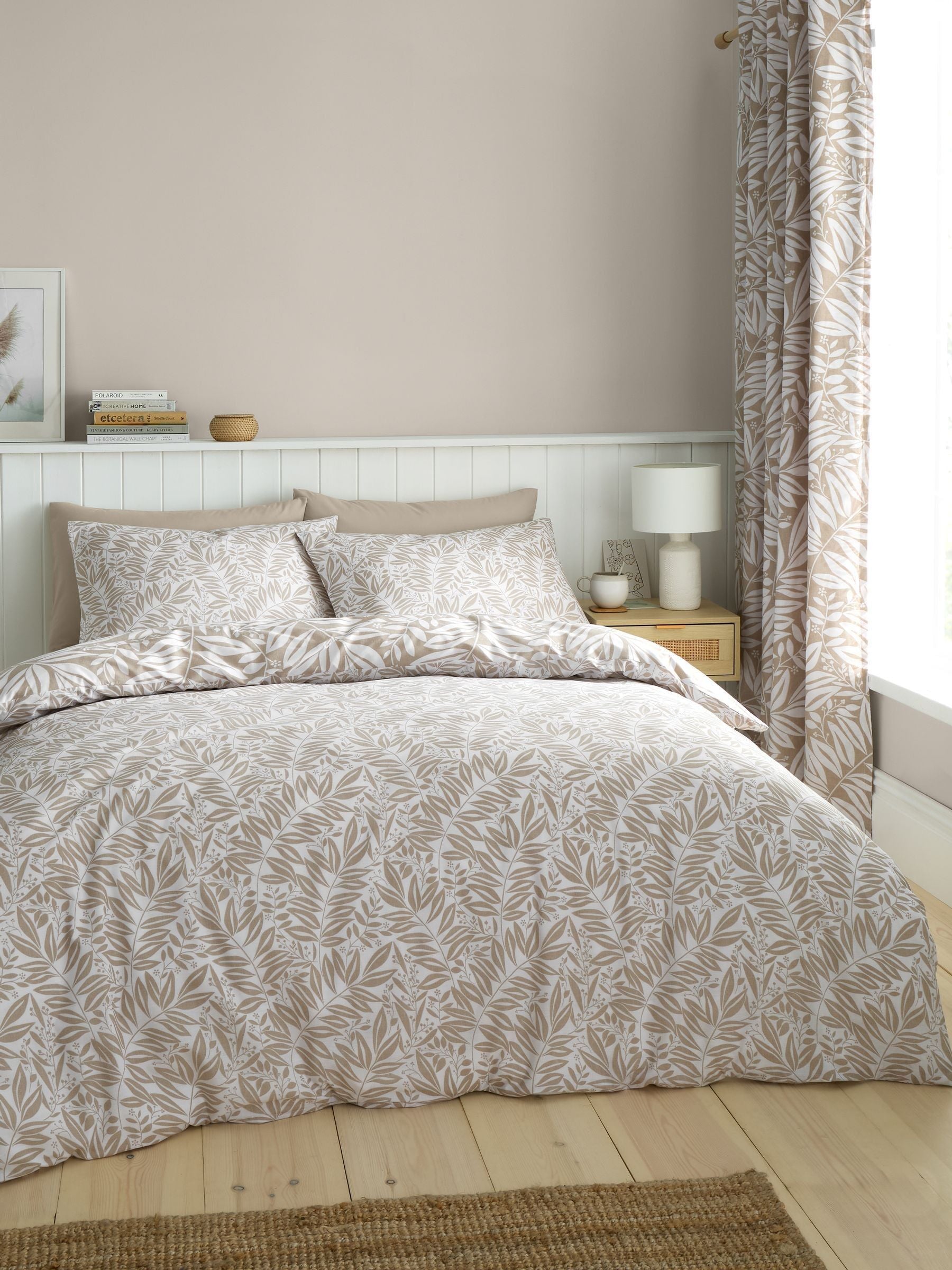 Catherine Lansfield Natural Sorrel Leaf Floral Reversible Duvet Cover Set - British product