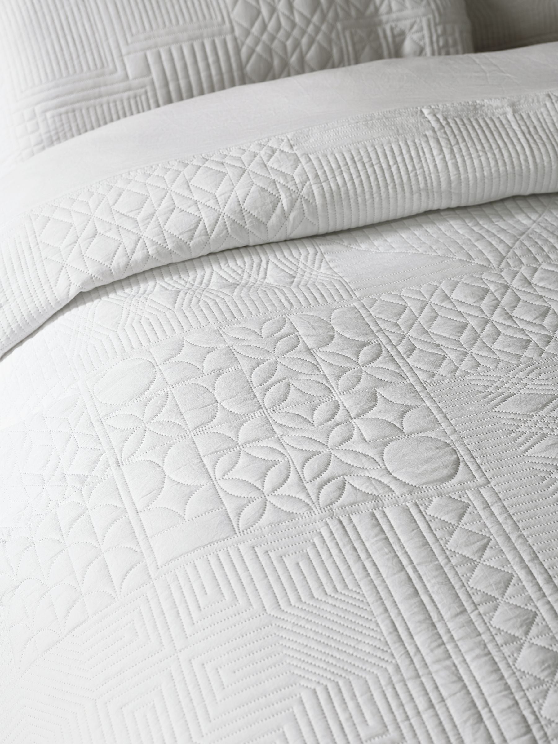 Catherine Lansfield White Folkstone Geo duvet cover set - British product