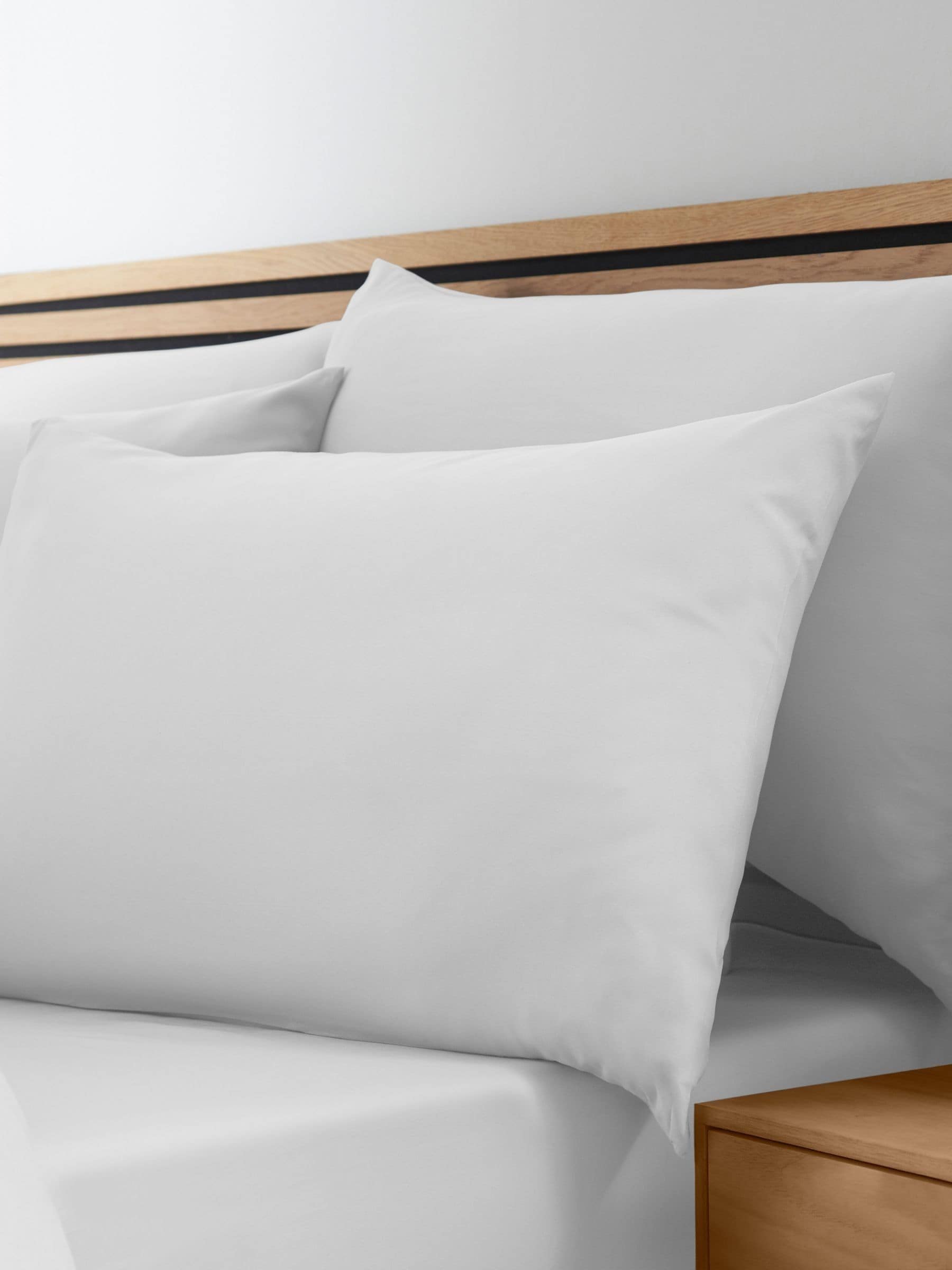 Catherine Lansfield white non-iron pillowcases 4-pack standard (British brand)