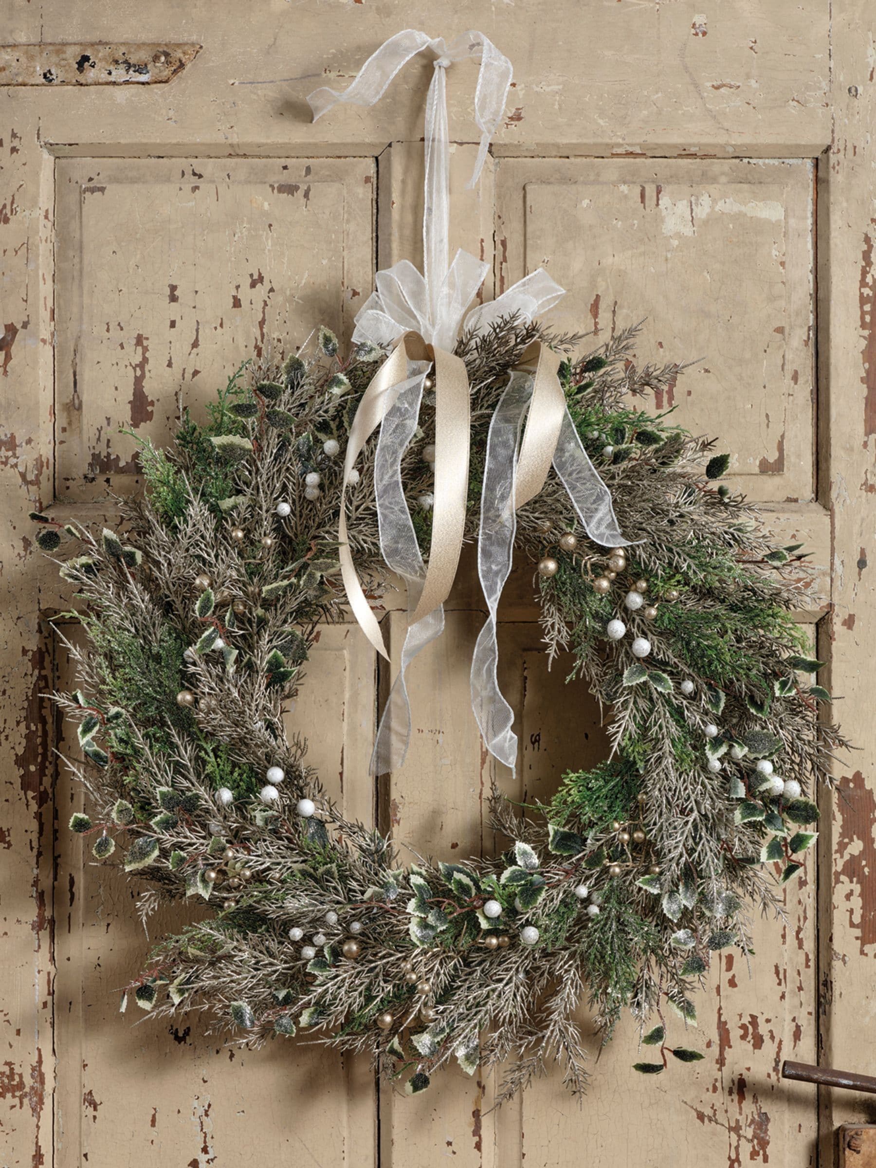 Everlands Christmas wreath berries and foliage champagne tones 60cm - British product
