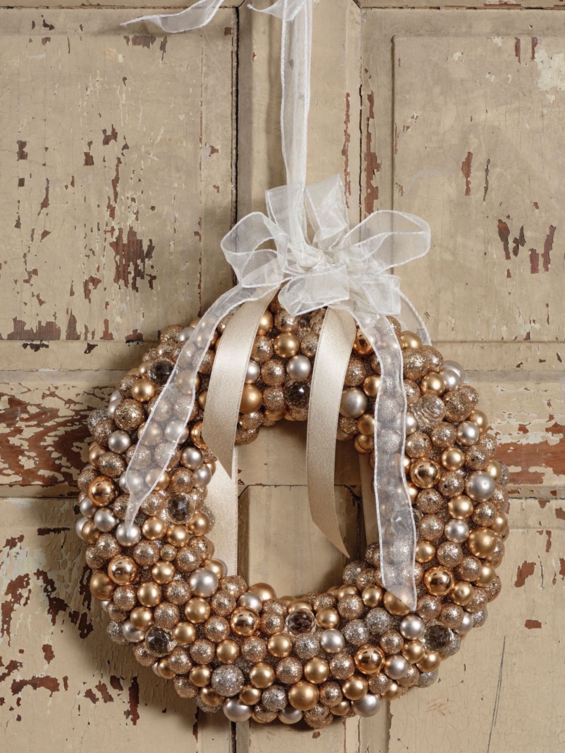 Decoris Champagne Gold Christmas wreath 33cm - British product