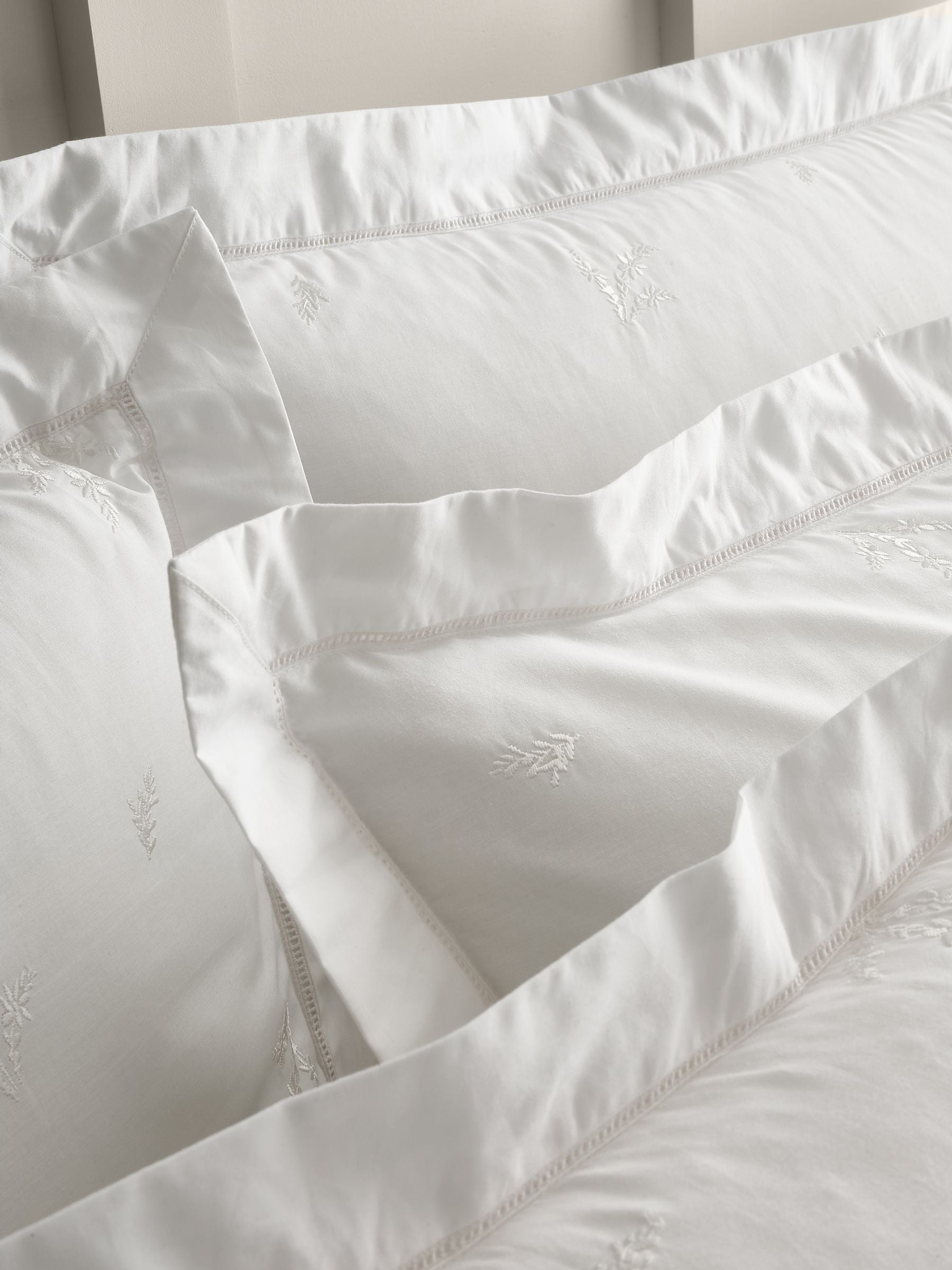 Bianca White Lottie floral embroidery cotton Oxford pillowcase (British brand)
