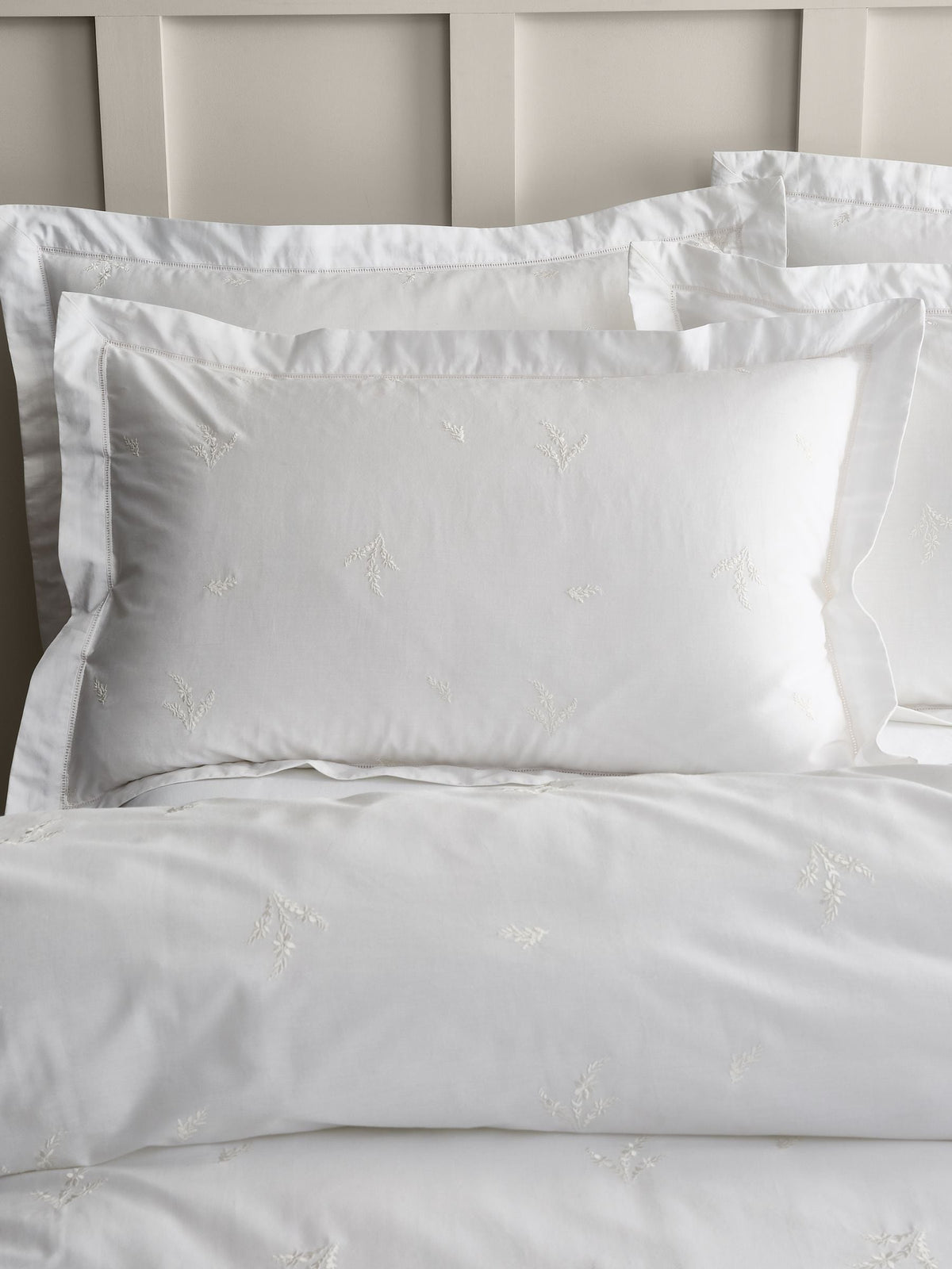 Bianca White Lottie floral embroidery cotton Oxford pillowcase (British brand)