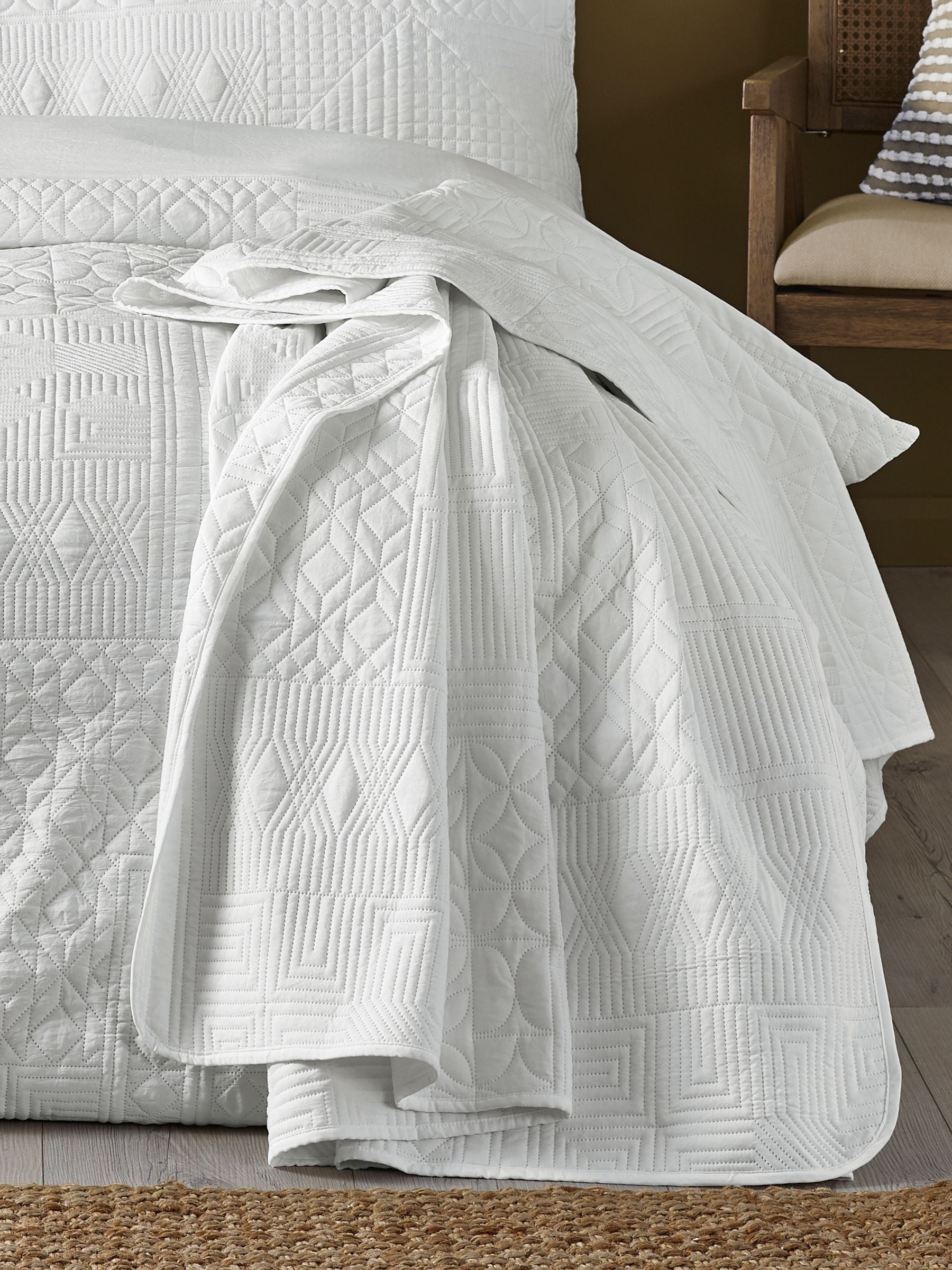 Catherine Lansfield Folkstone Geo white bedspread 220x230cm - British product