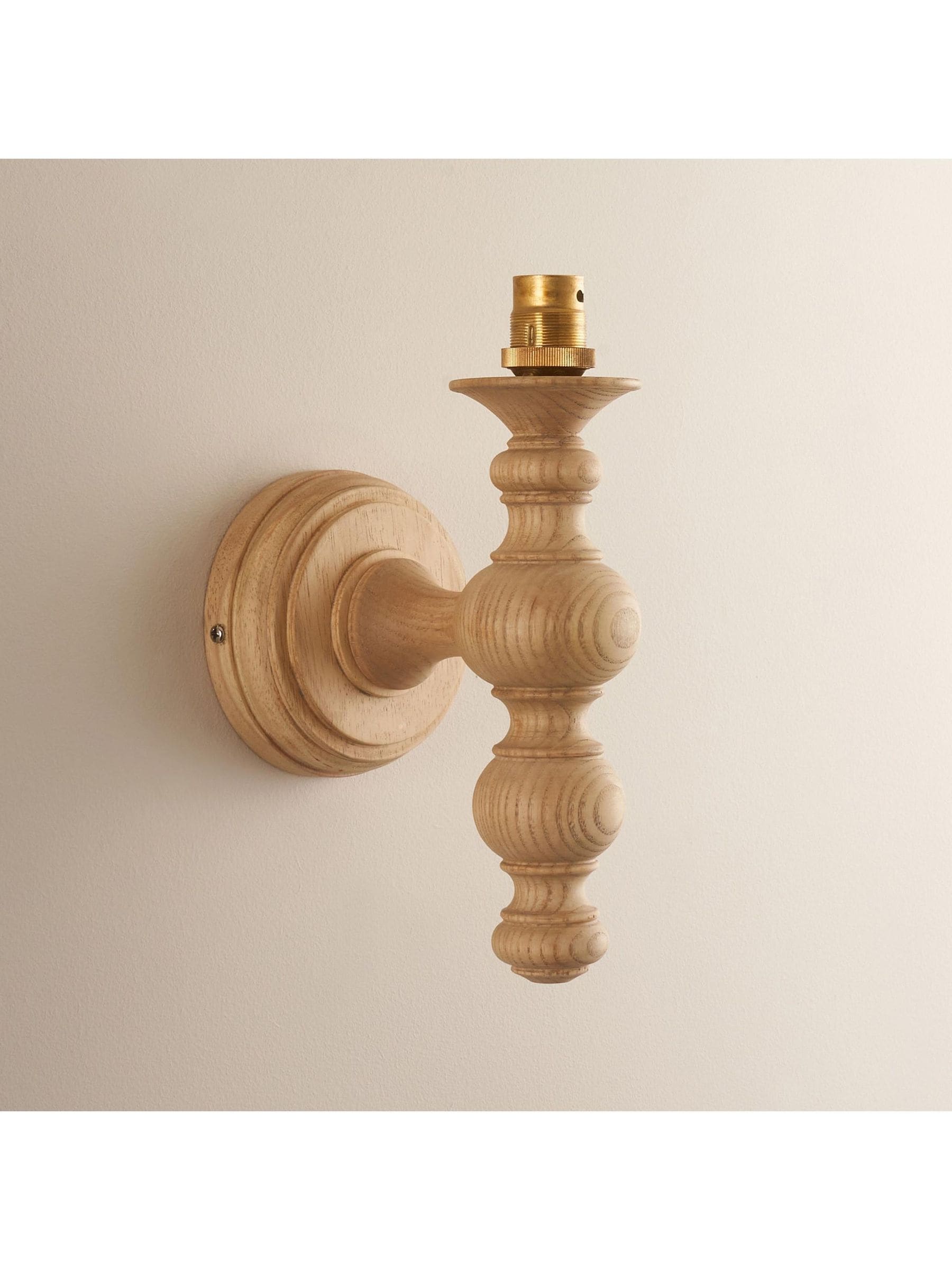 Gallery Home Bibury natural ash wall light brass B22 holder (British brand)
