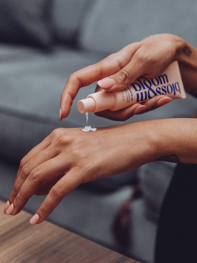 Next Bloom & Blossom Hands Up Aldringsbekjempende Håndkrem 50ml- Kjøp online hos McGrocer