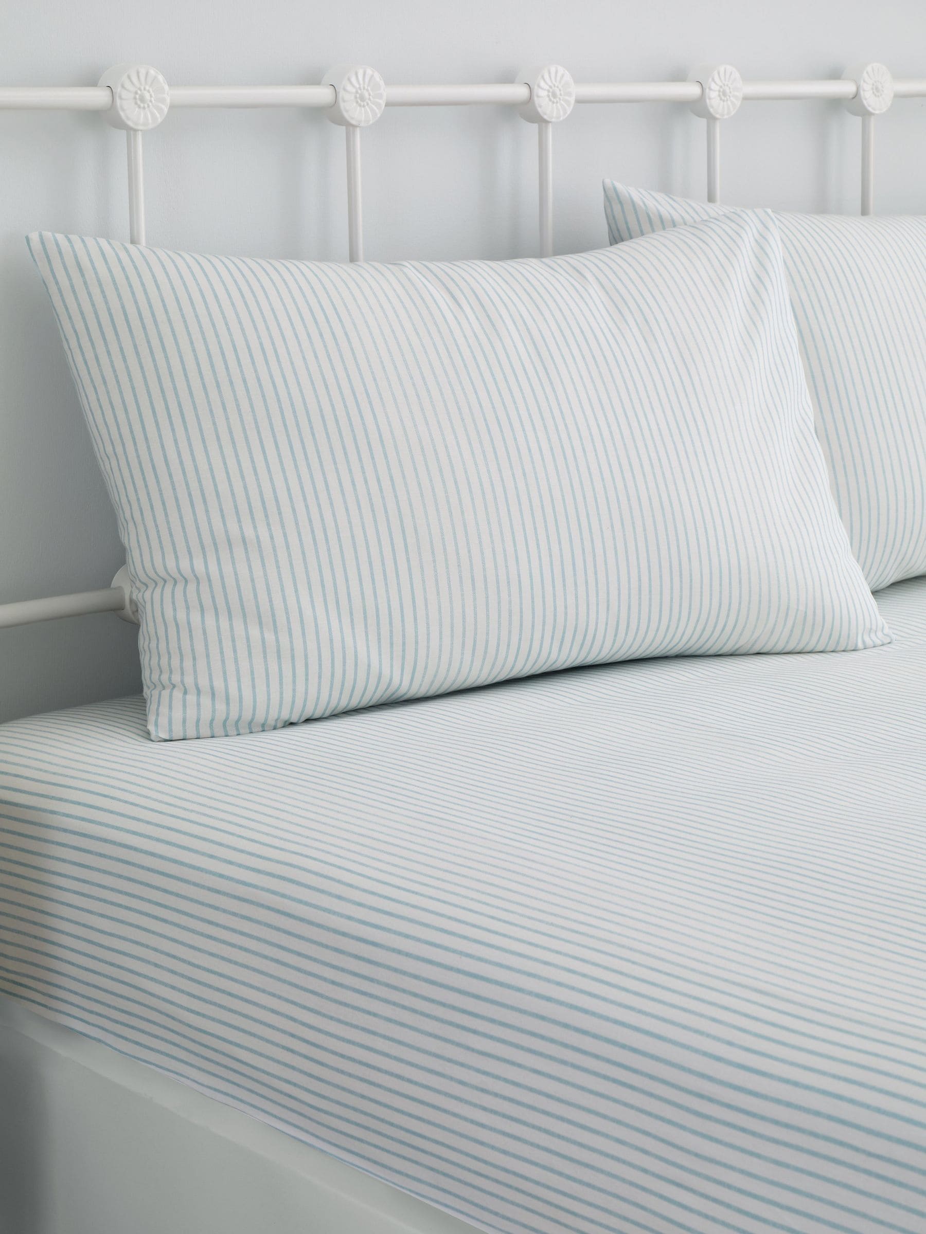 Dreams & Drapes Blue Finlay Stripe fitted bed sheet set 28cm - British product