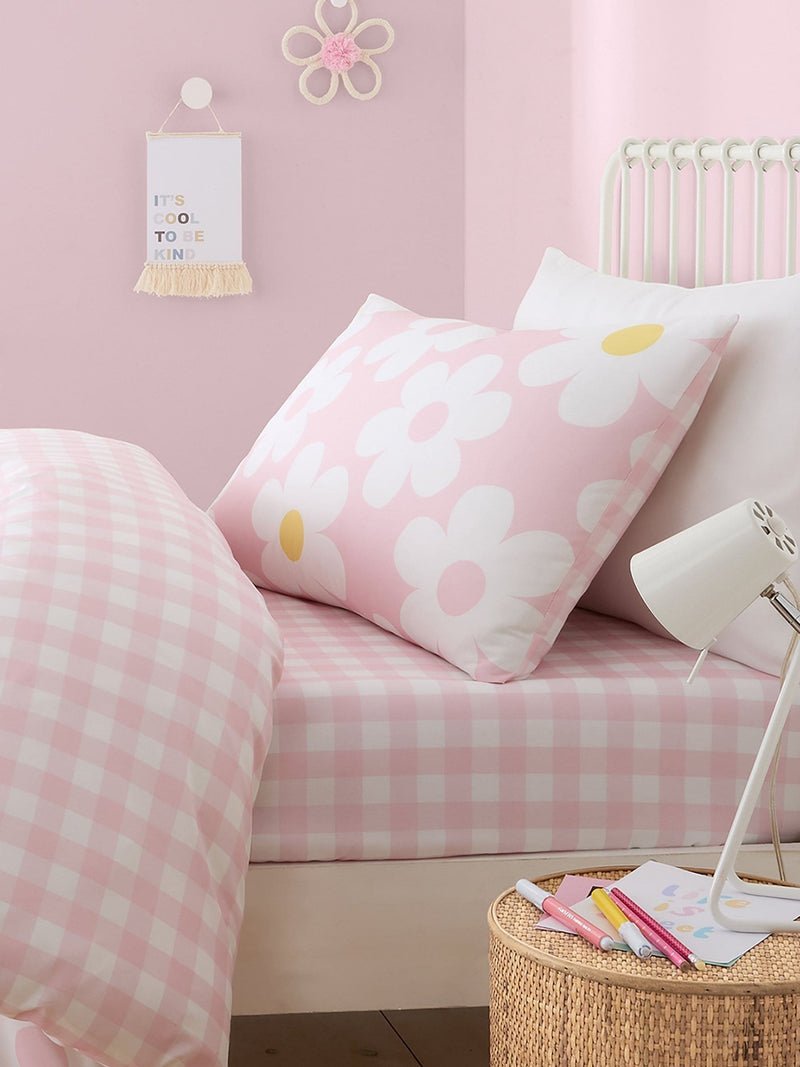 Bedlam Pink Retro Daisy Duvet Cover Set - British product
