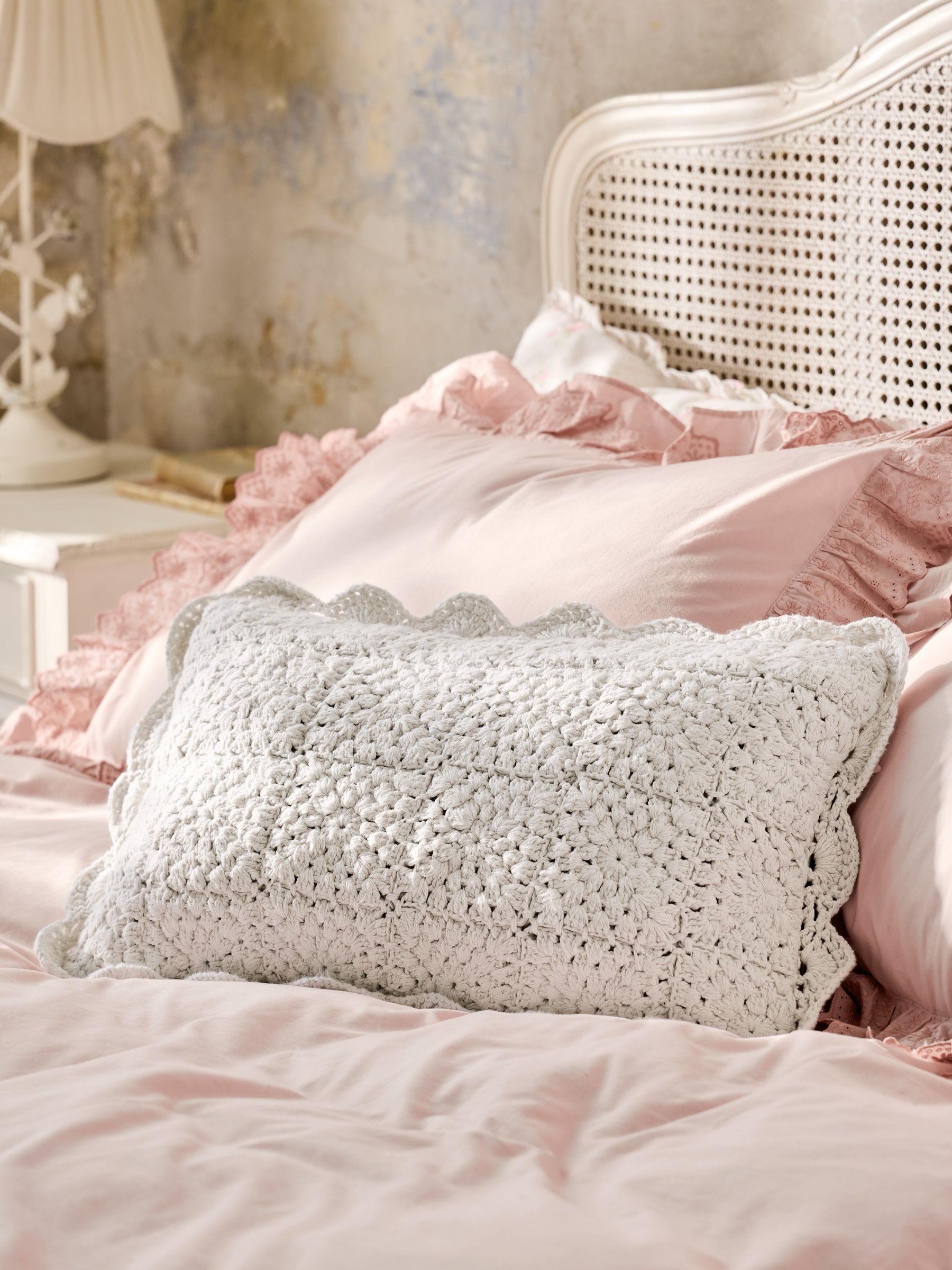 Shabby Chic natural crochet scallop edge cushion 43x43cm, UK version