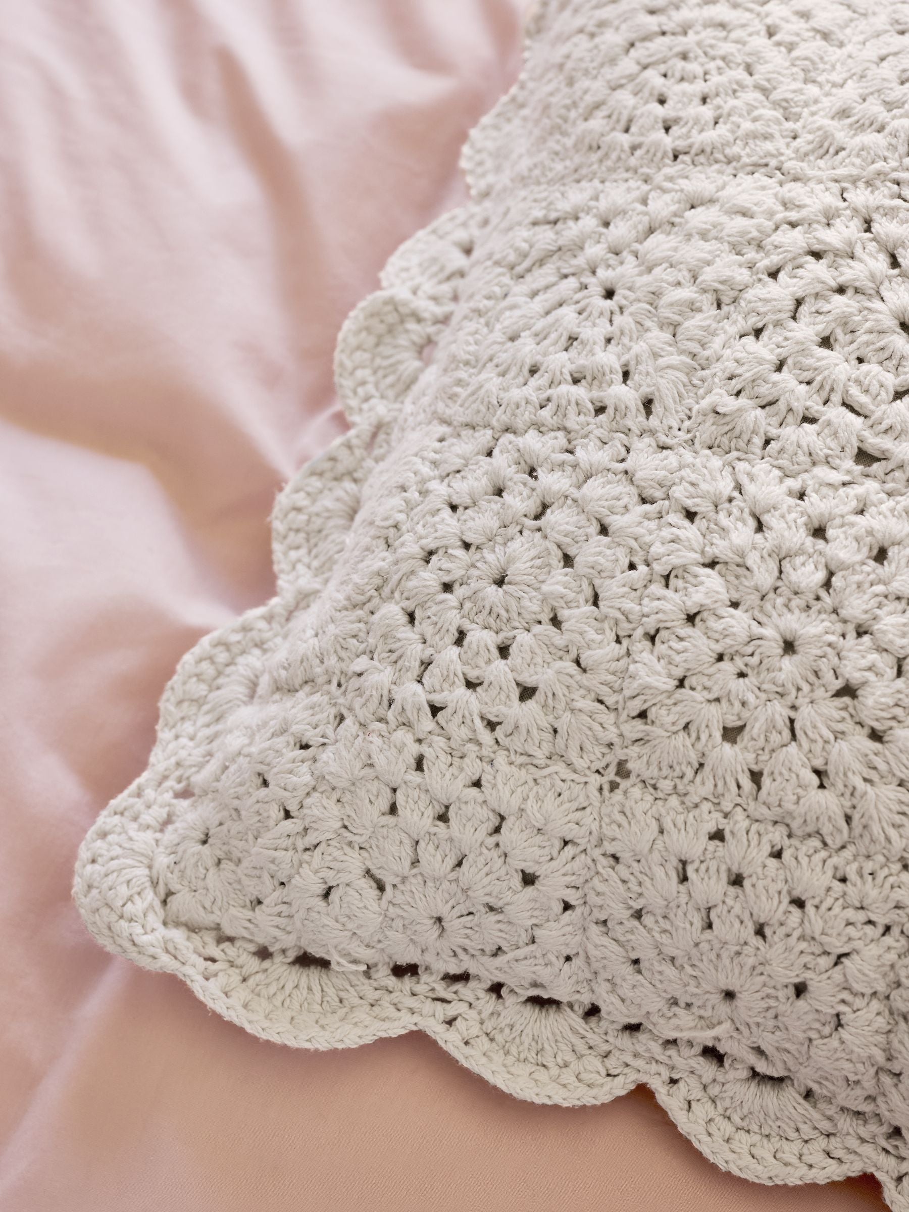 Shabby Chic natural crochet scallop edge cushion 43x43cm, UK version