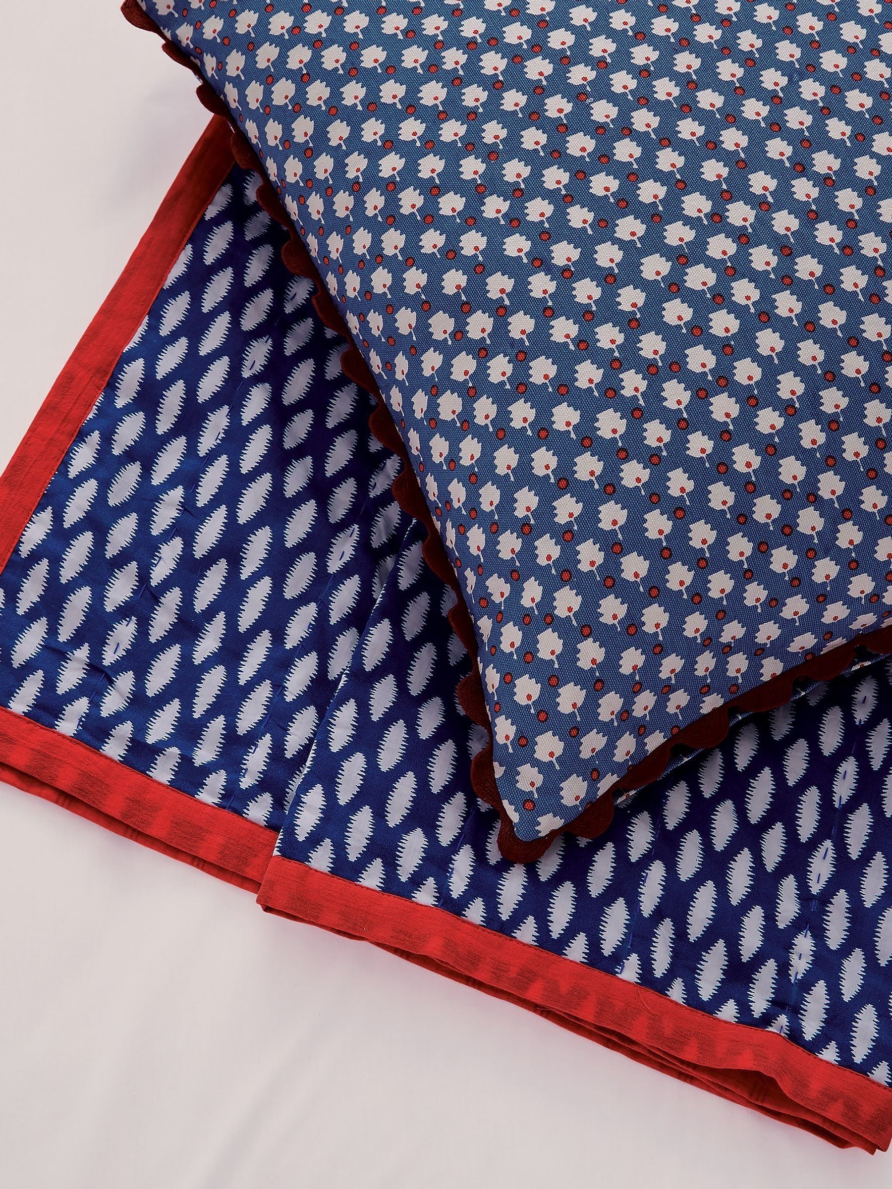 Land & Shore Inis hand stitched cotton throw, UK version