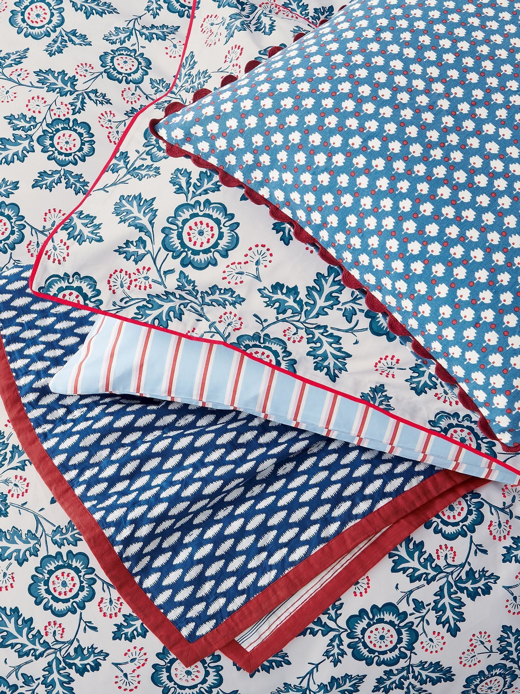 Land & Shore Blue Red River Scallop Duvet Cover and Pillowcase Set
