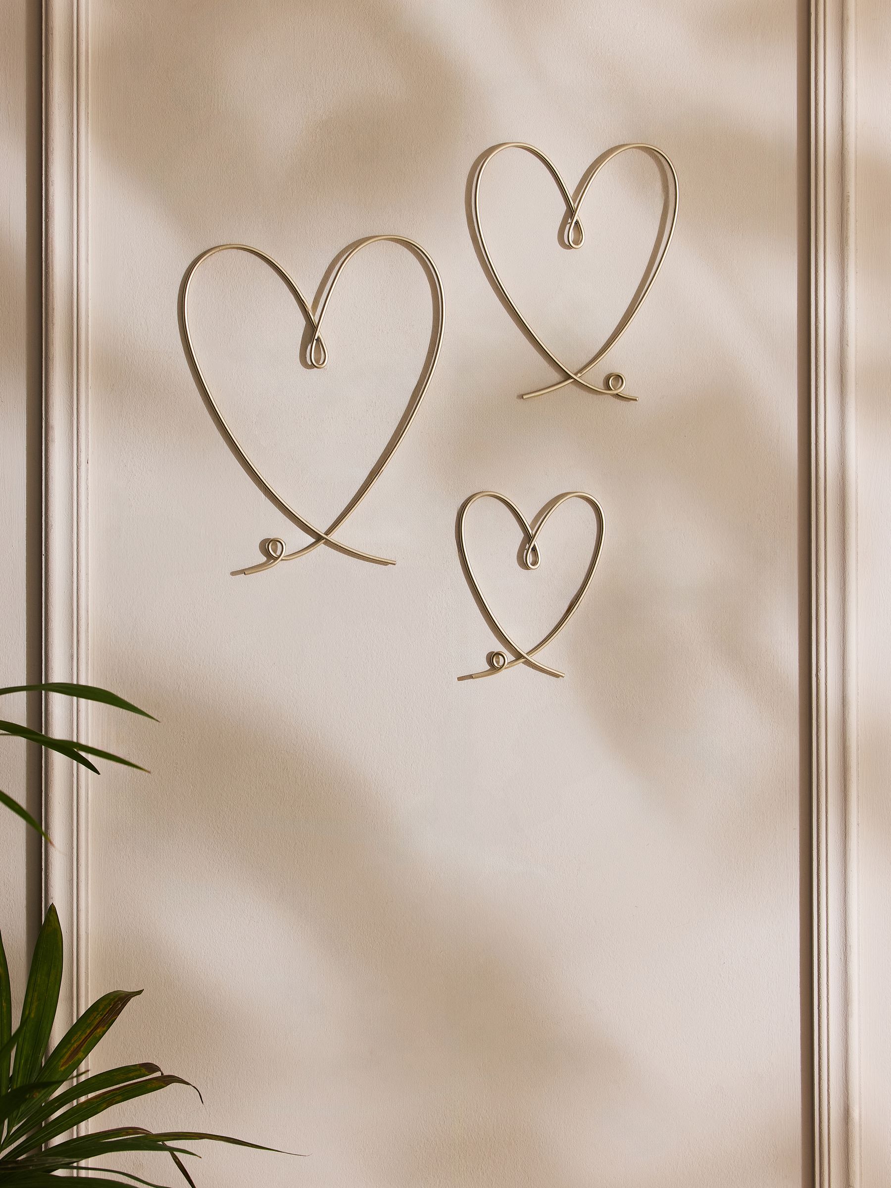 Silver metal wire heart wall art set of 3 (British brand)