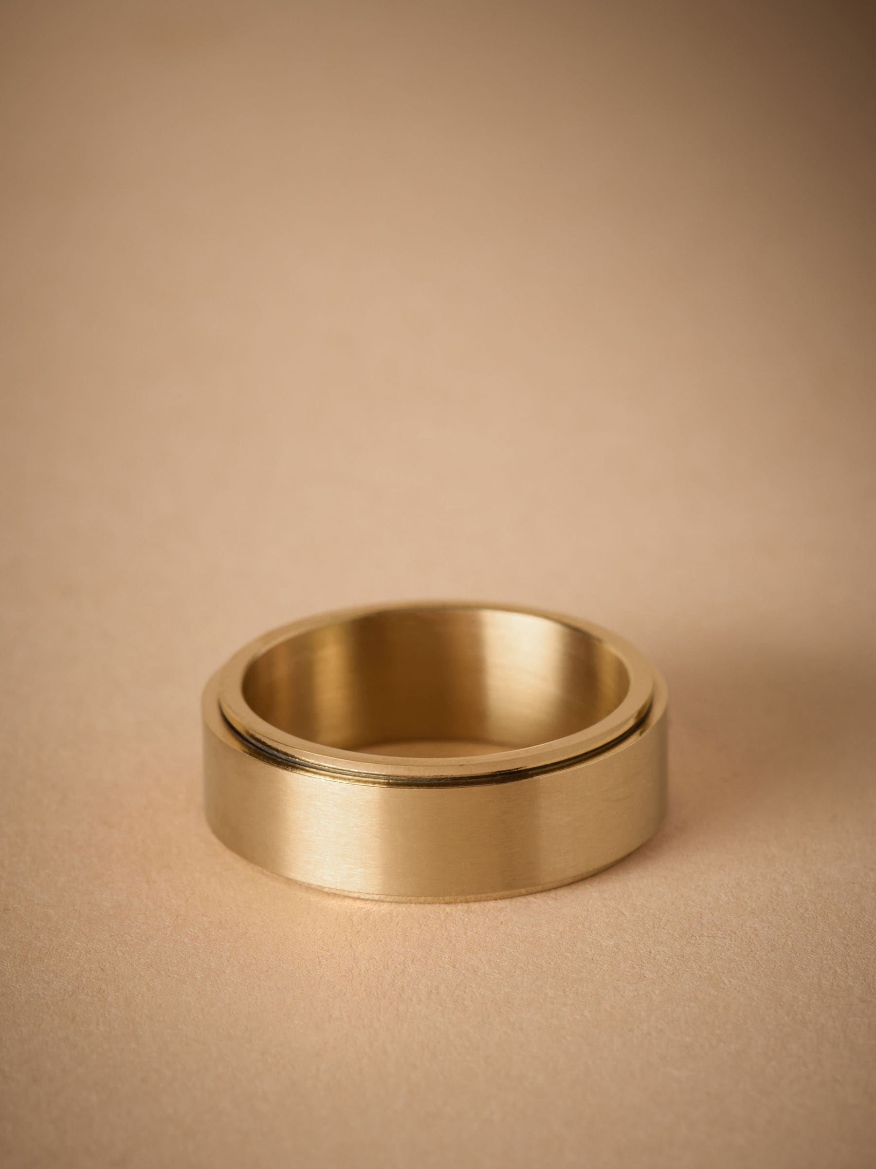 Stainless steel spinner ring (British brand)
