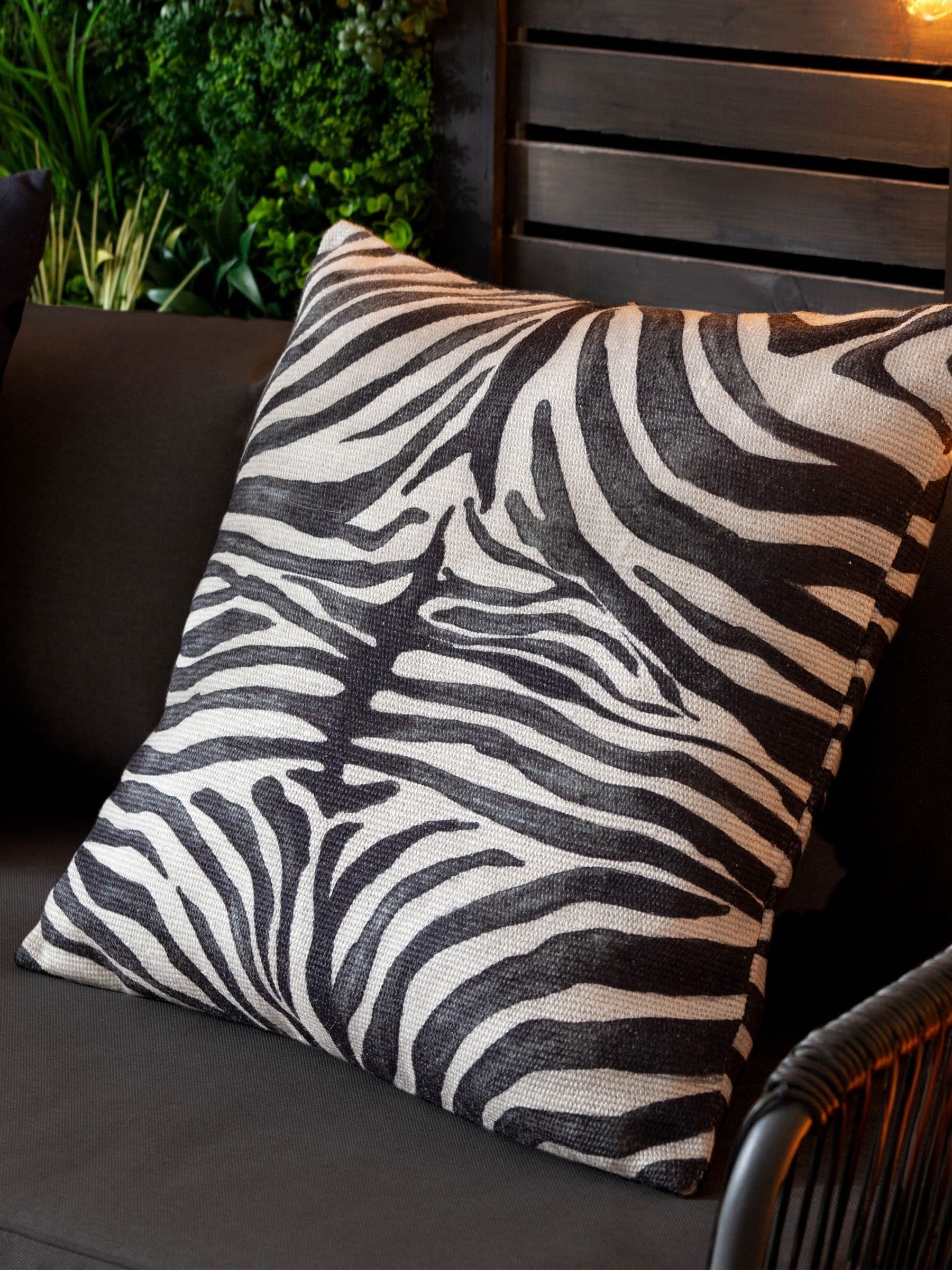 Paoletti zebra woven cushion 50x50, UK version