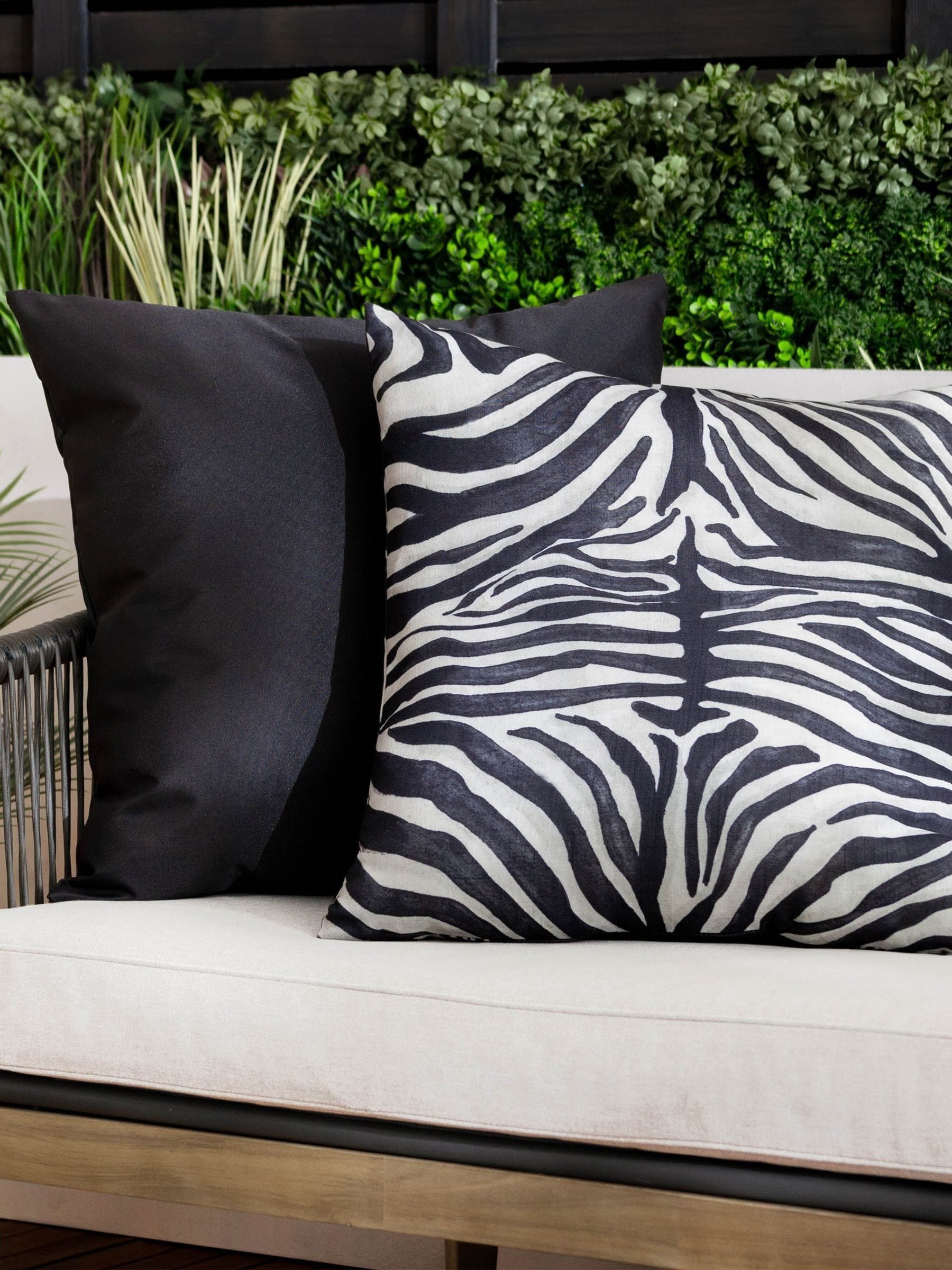 Paoletti zebra woven cushion 50x50, UK version