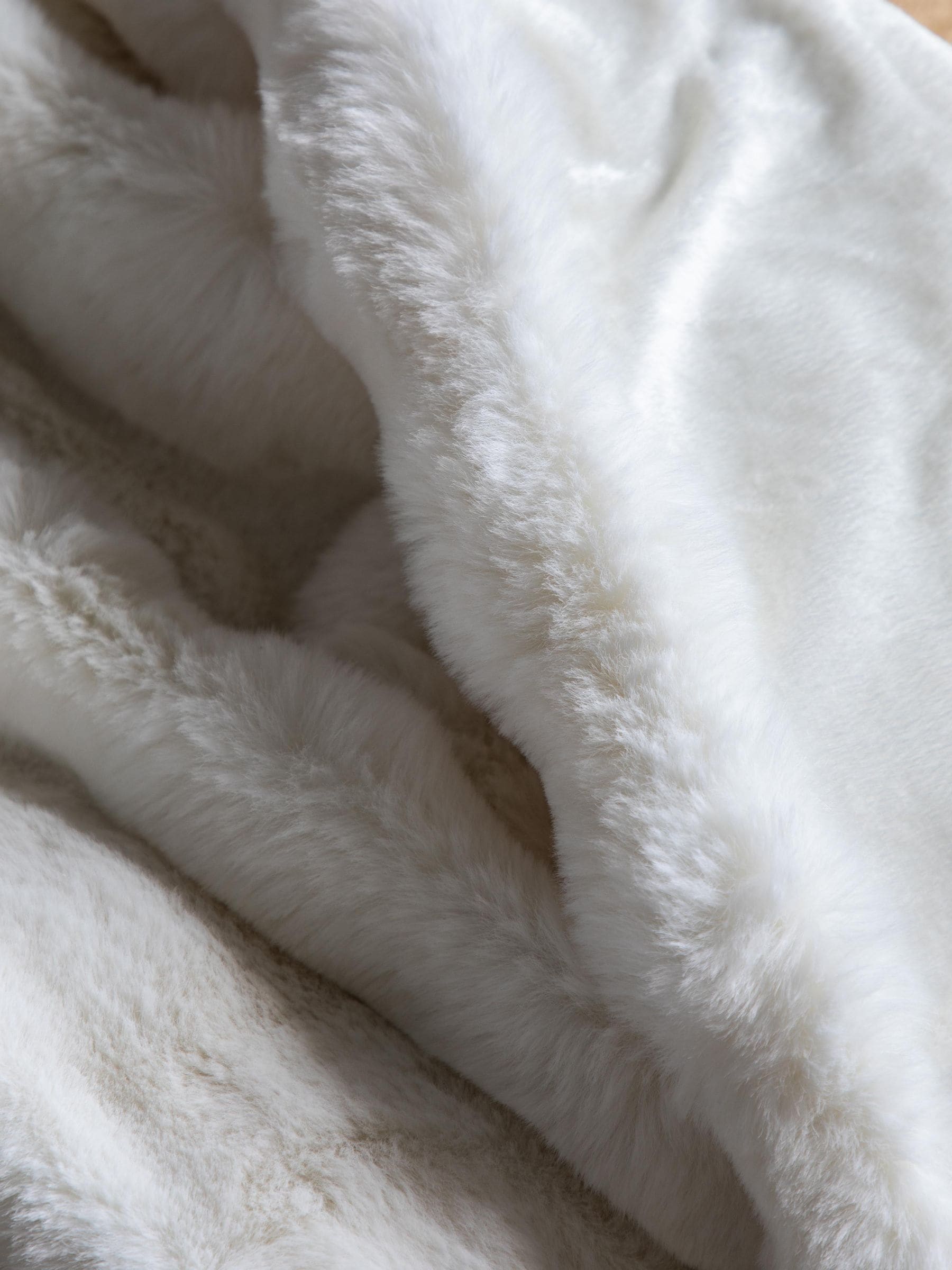 Gallery Home cream marshmallow rabbit fur throw 200x130cm (British brand)