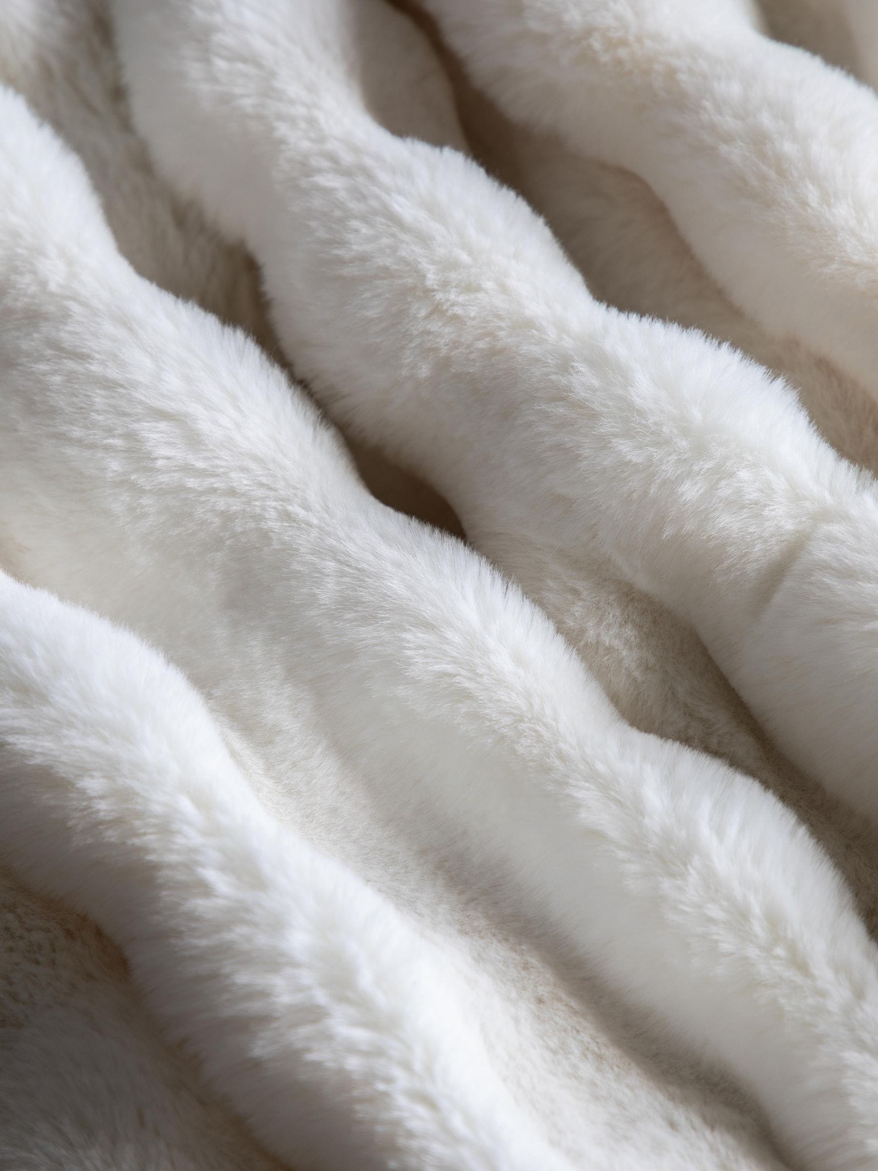 Gallery Home cream marshmallow rabbit fur throw 200x130cm (British brand)