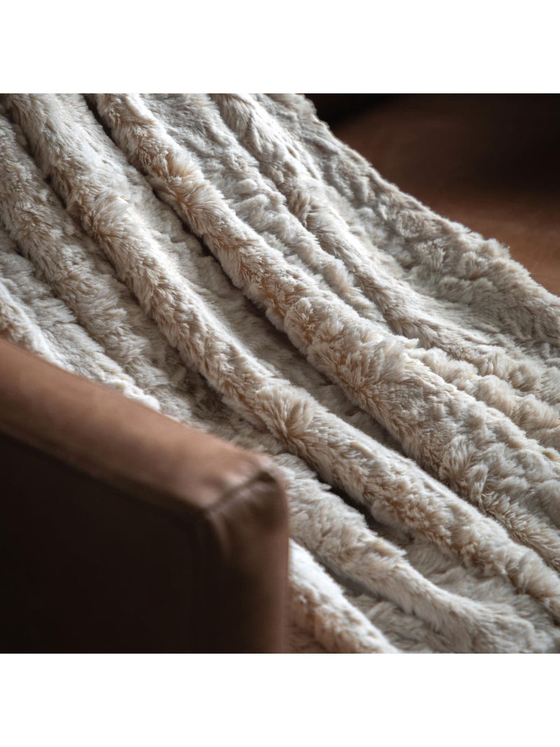 Gallery Home Natural Hampshire faux fur throw, UK version