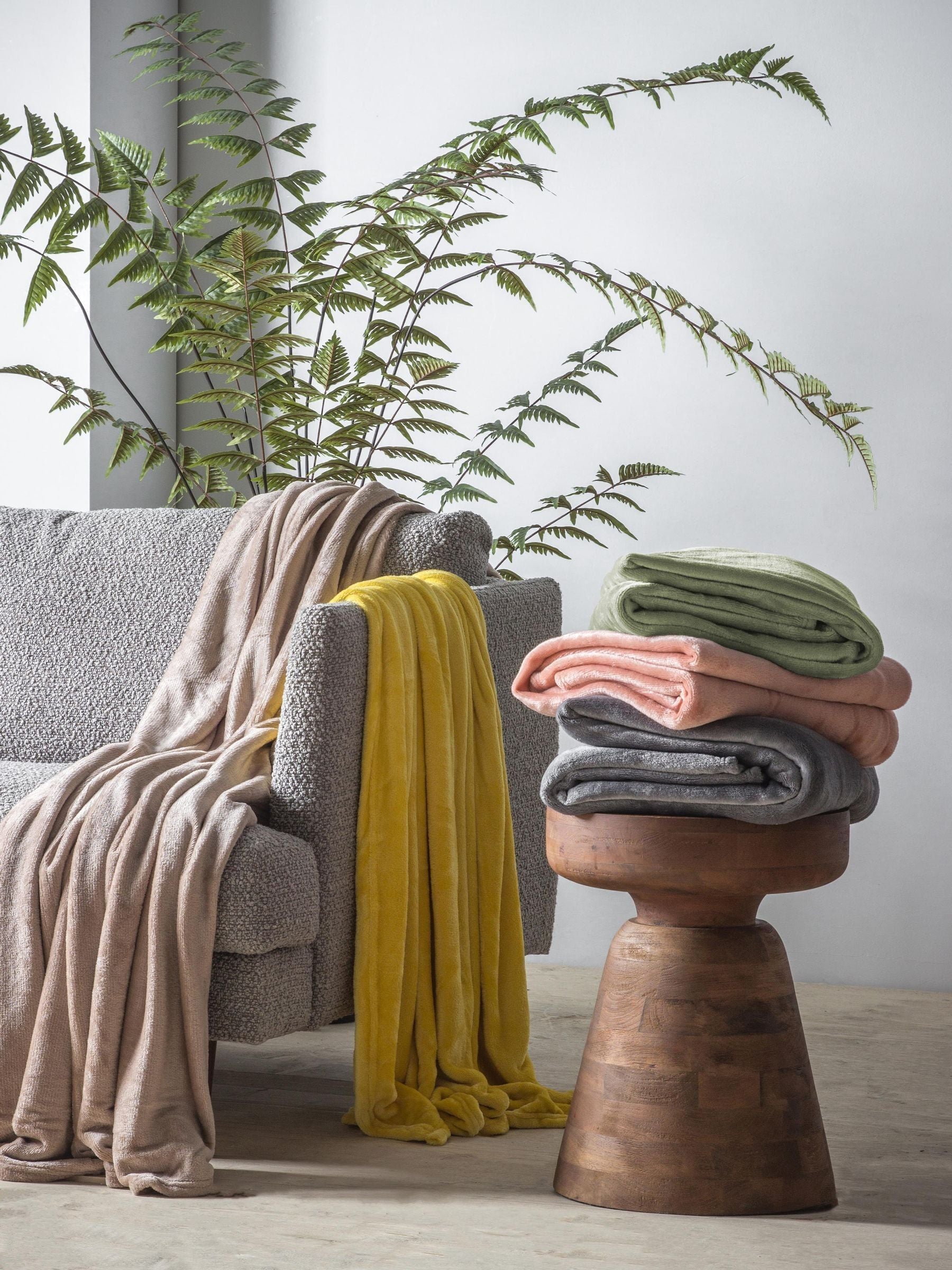 Gallery Home Pink Flannel Fleece Throw (British brand)