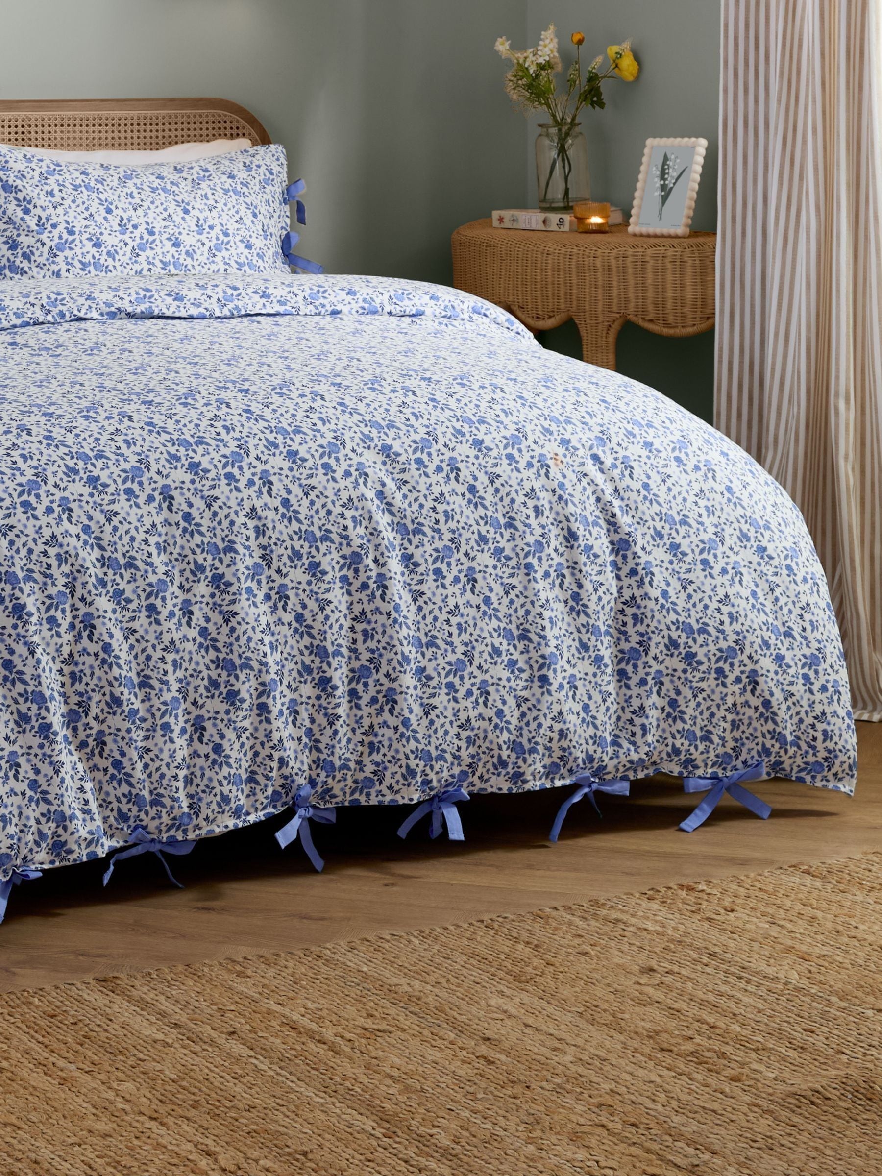 Wylder Blue Hannah Floral Bow Tie Duvet Cover Set (British brand)