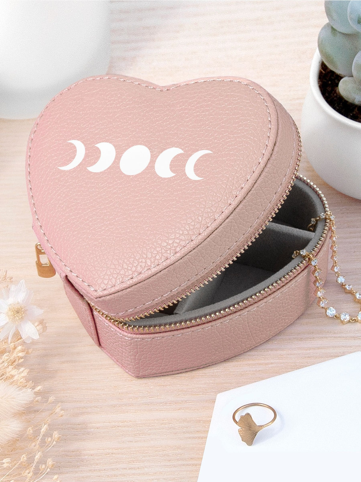 Treat Republic customisable heart jewellery case, imported from the UK